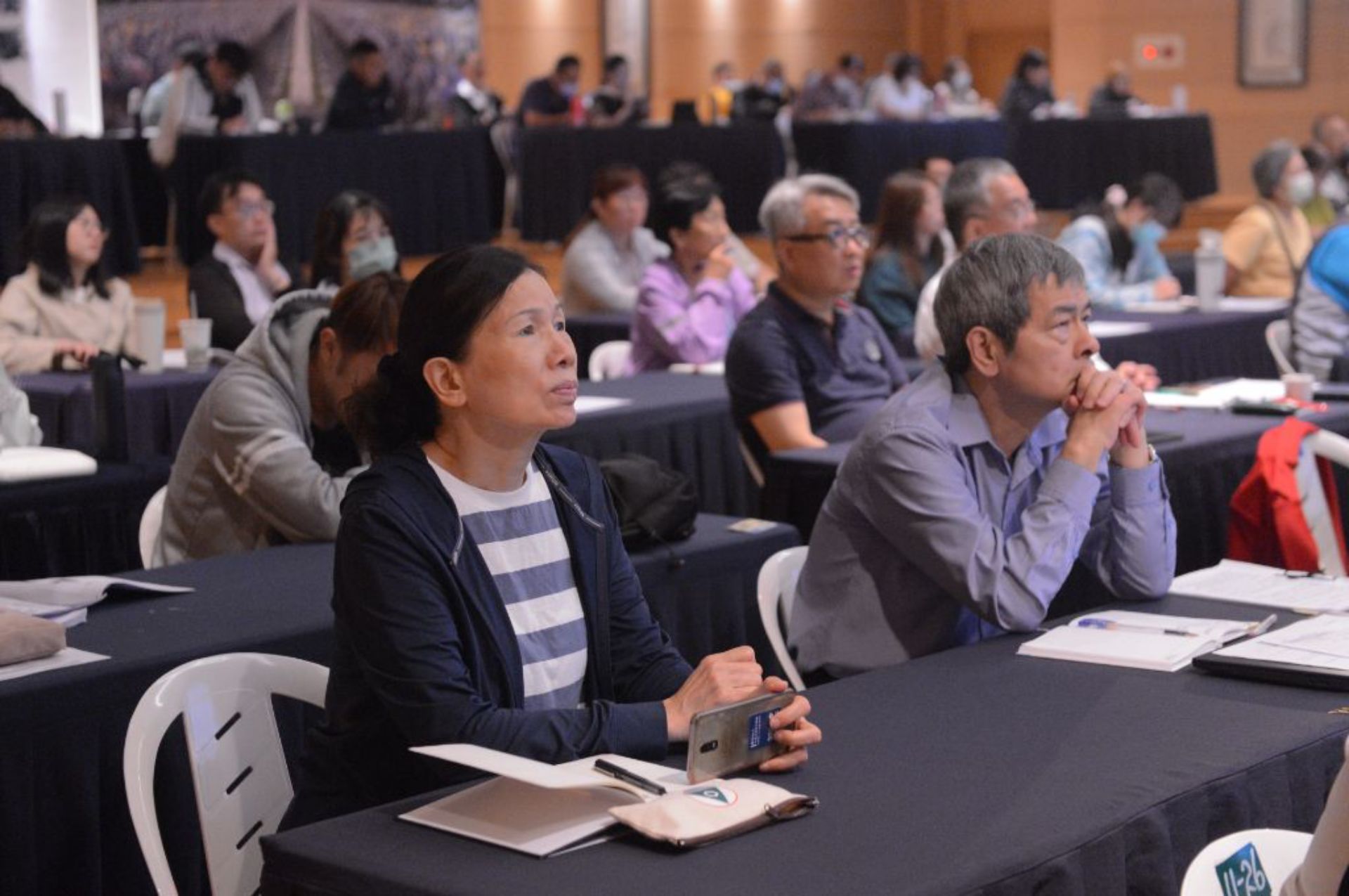 林金花(左)上完課後，她深刻體會臺灣災害多且複合，也特別佩服日本長期落實防災教育的精神。