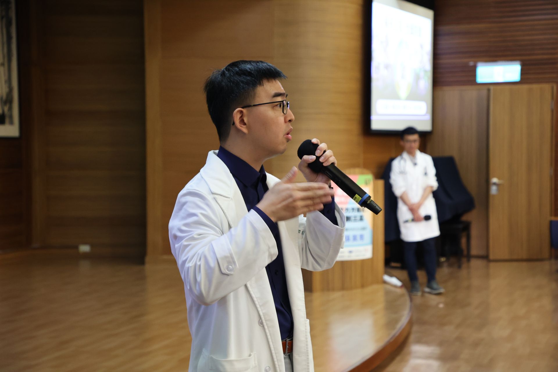 張宇祺醫師於問答時間詳細回答聽講者對坊間斷食法的疑問。