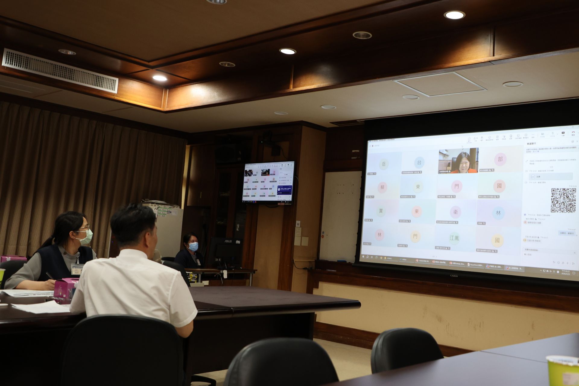 東區健保轉型備受重視，衛福部賈淑麗參事(螢幕影像)擔任外部專家，線上參與每次功能小組會議，指導健康幣的方向及細節。