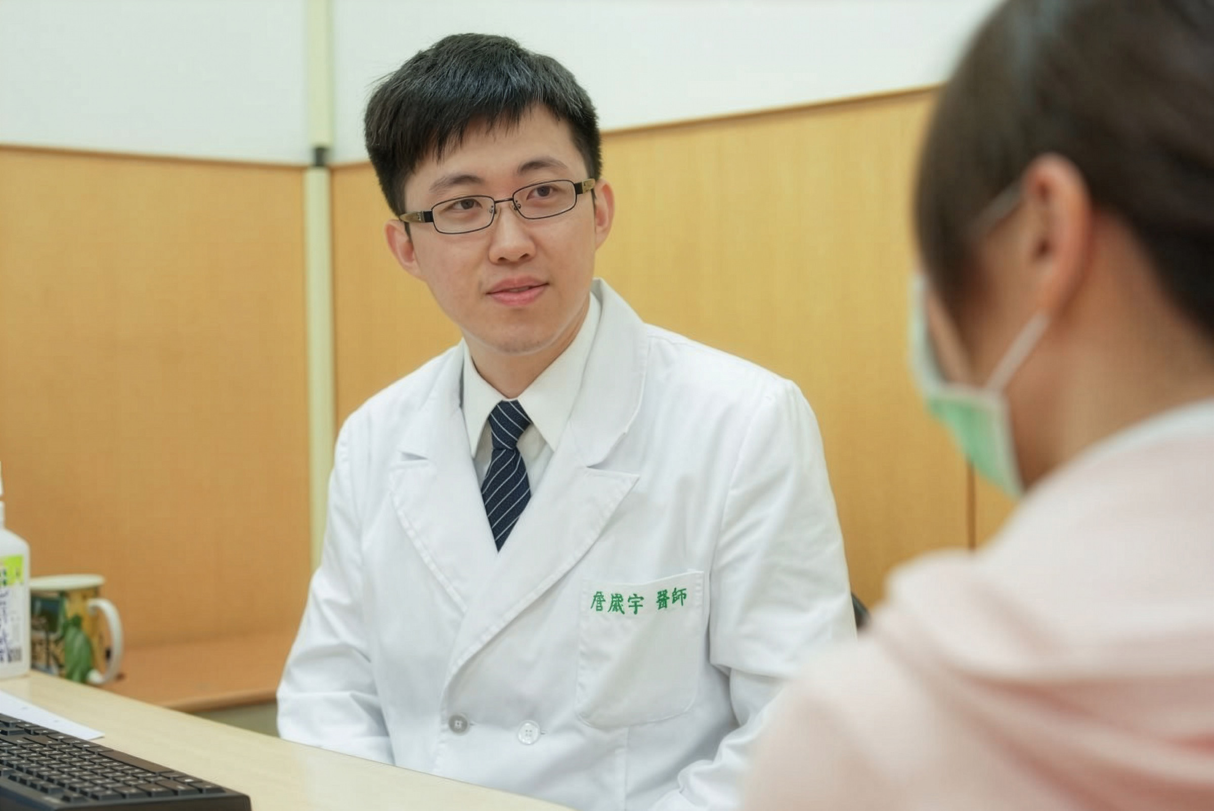 台北慈濟醫院詹崴宇醫師看診示意照。