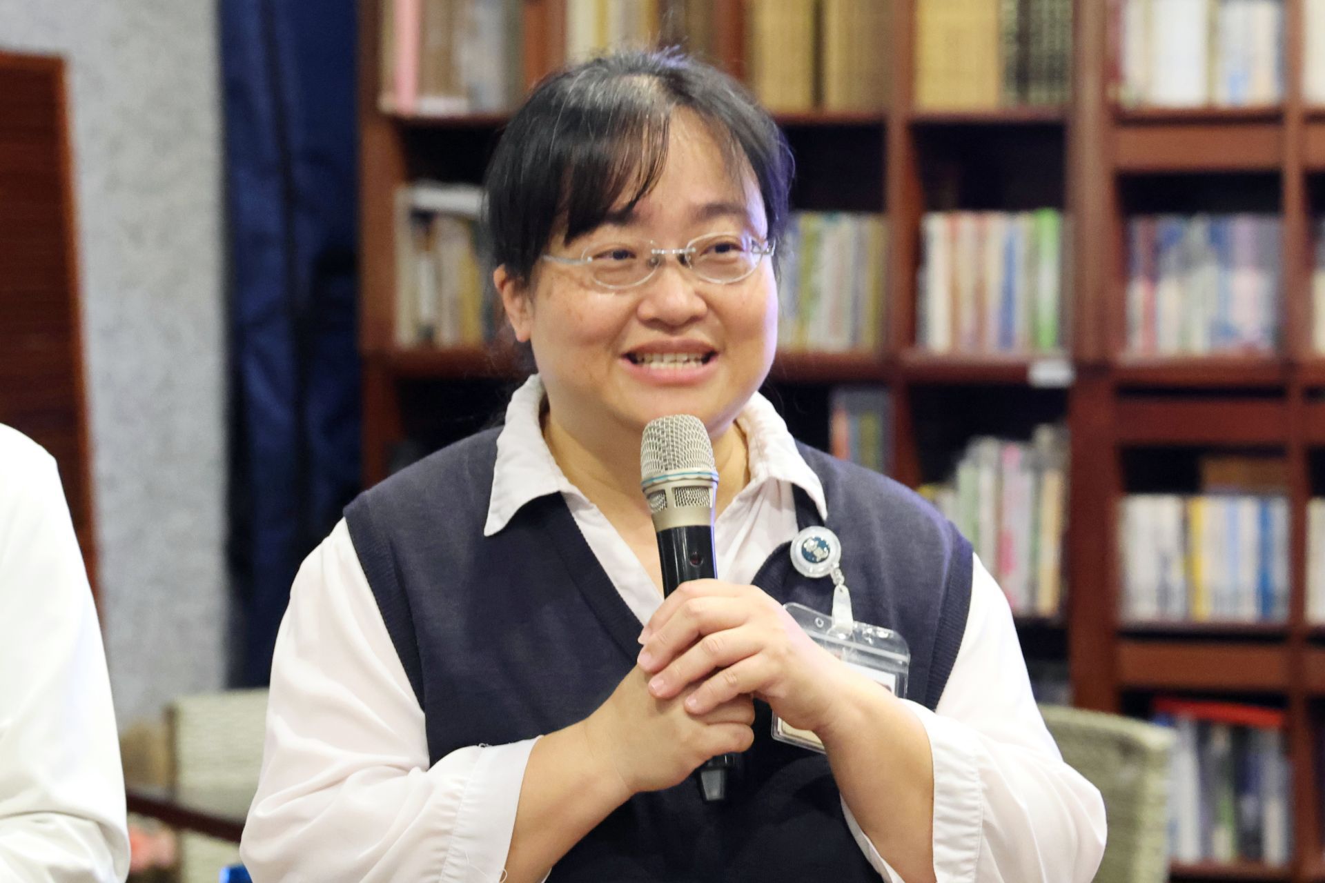 遺傳諮詢師翁純瑩表示，罕病關懷志工的任務是「陪伴」，而不是處理個案的醫療或社會問題，要用開放、尊重的態度慢慢建立關係。