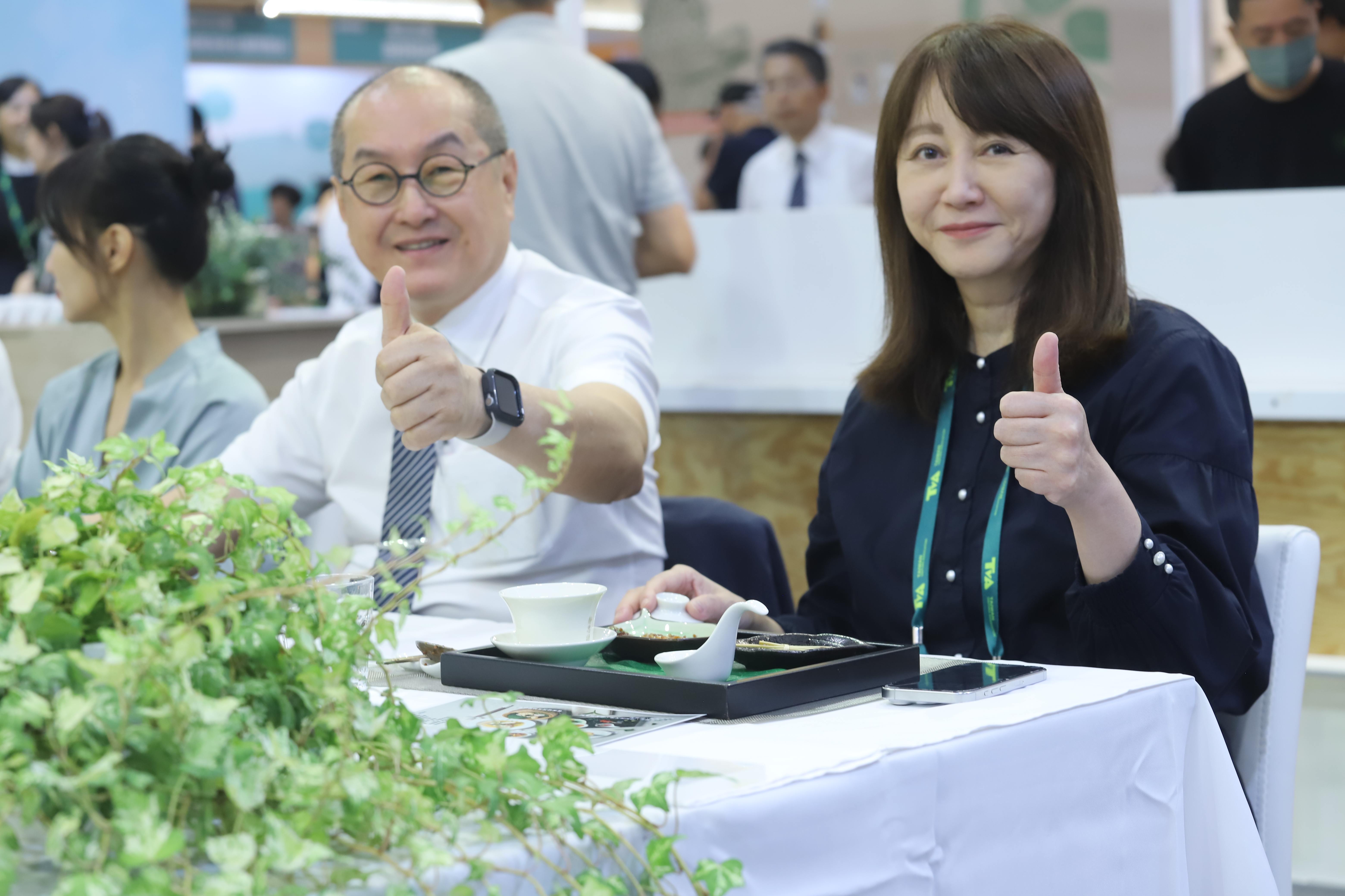 慈濟慈善志業基金會副執行長劉濟雨、台灣觀光協會會長簡余晏