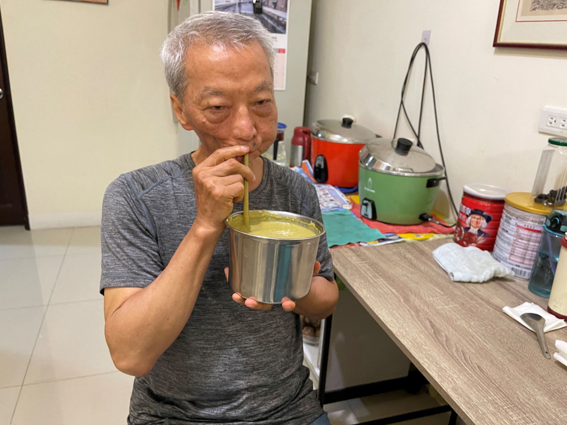 口腔癌病友維國大哥僅能靠流質攝取營養