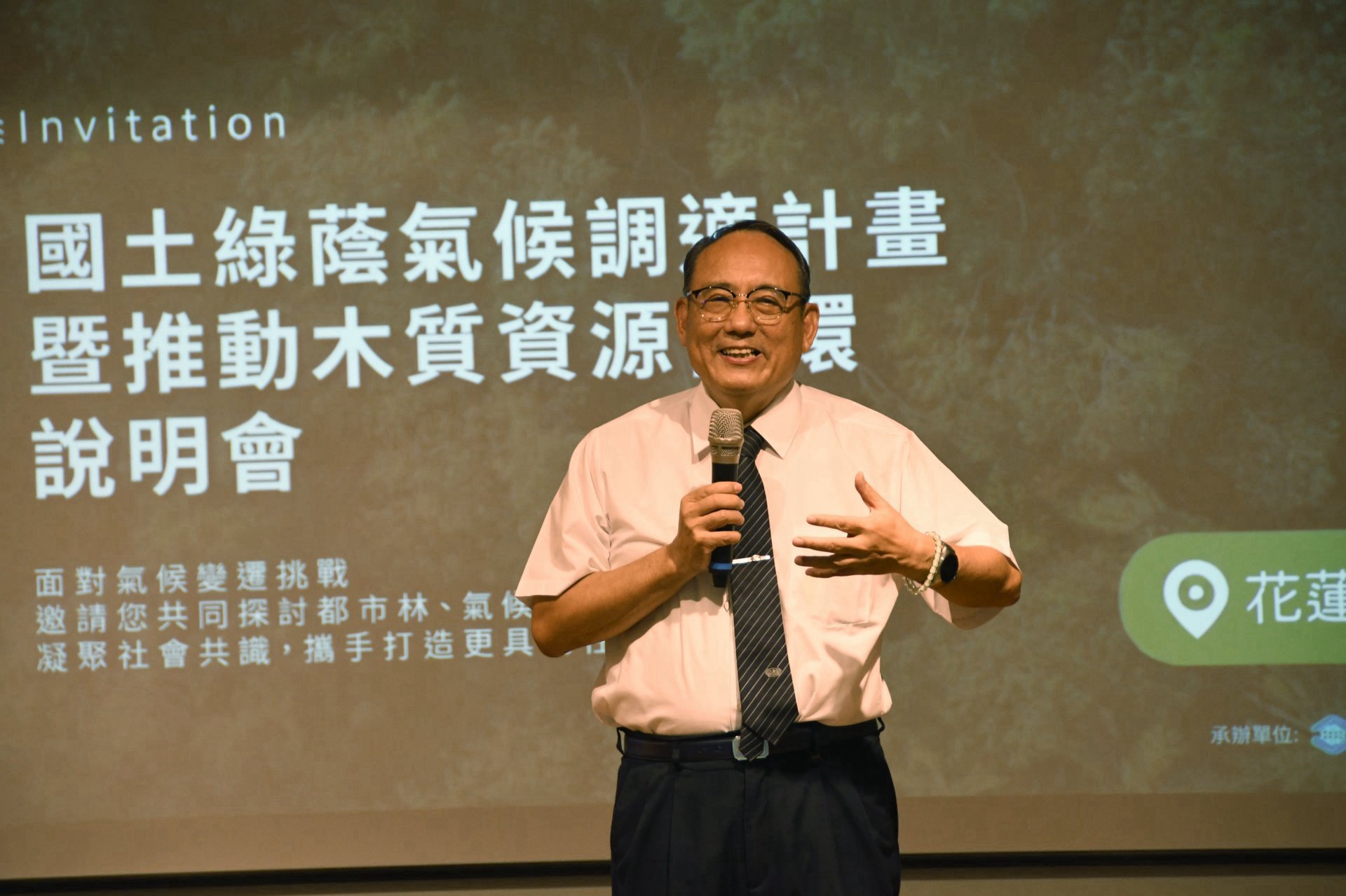 戴昌賢資深副校長分享從垃圾分類、廢棄物處理、綠領人才培育、食物森林建置，將永續觀念融入課程與生活教育，在建國校區耕福田農場的食物森林，兼具糧食生產、生態保育與教育功能。