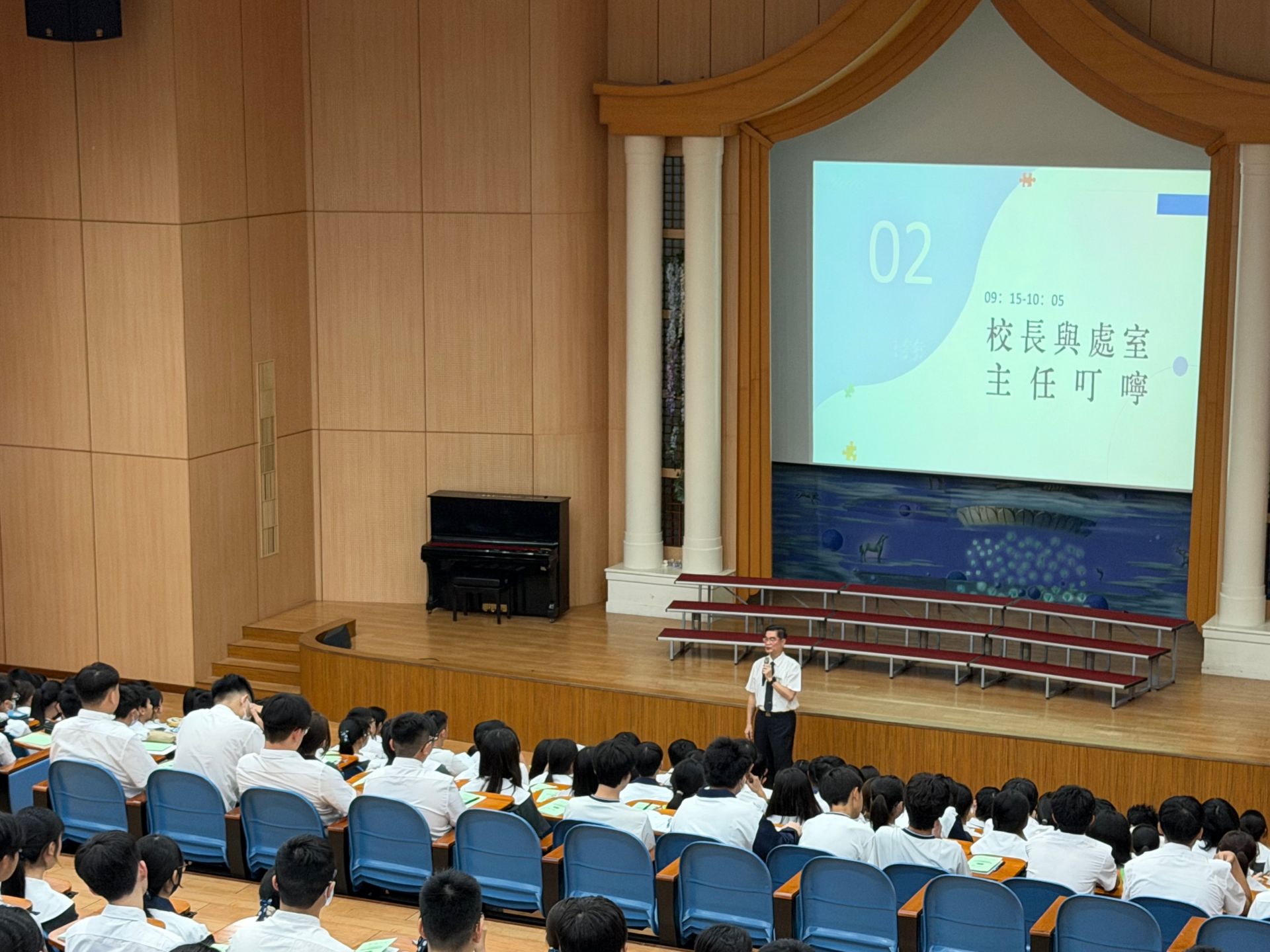姚智化校長勉勵新生,送上誠摯的祝福,鼓勵同學們勇敢探索、快樂學習