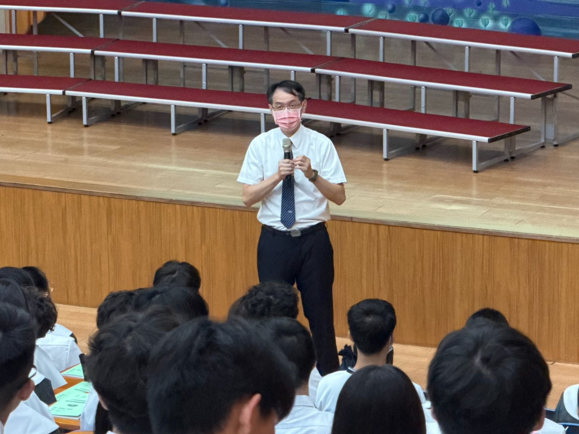 學務處游棋竹主任勉勵同學從整理環境、注重生活細節開始,養成良好的生活習慣。