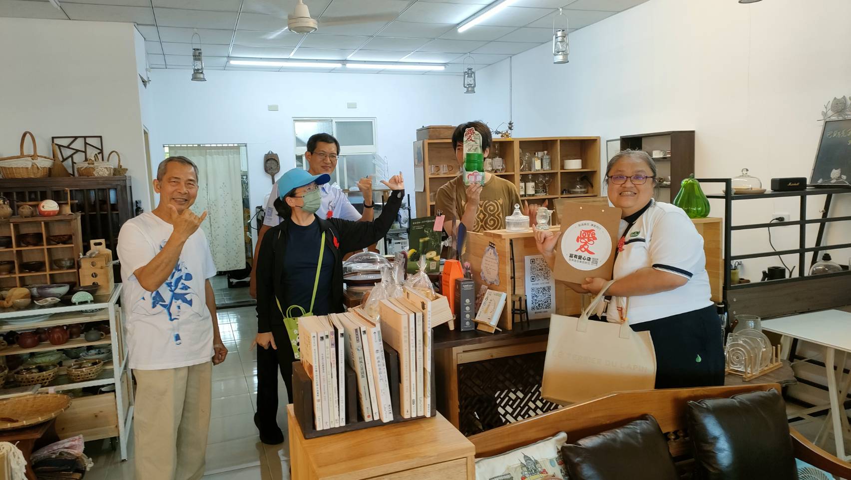 壽豐豐田食號響應愛心竹筒,慈濟志工與店家結下善緣