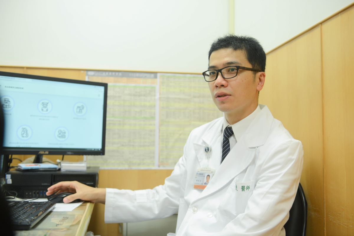 劉冠良醫師看診示意照。