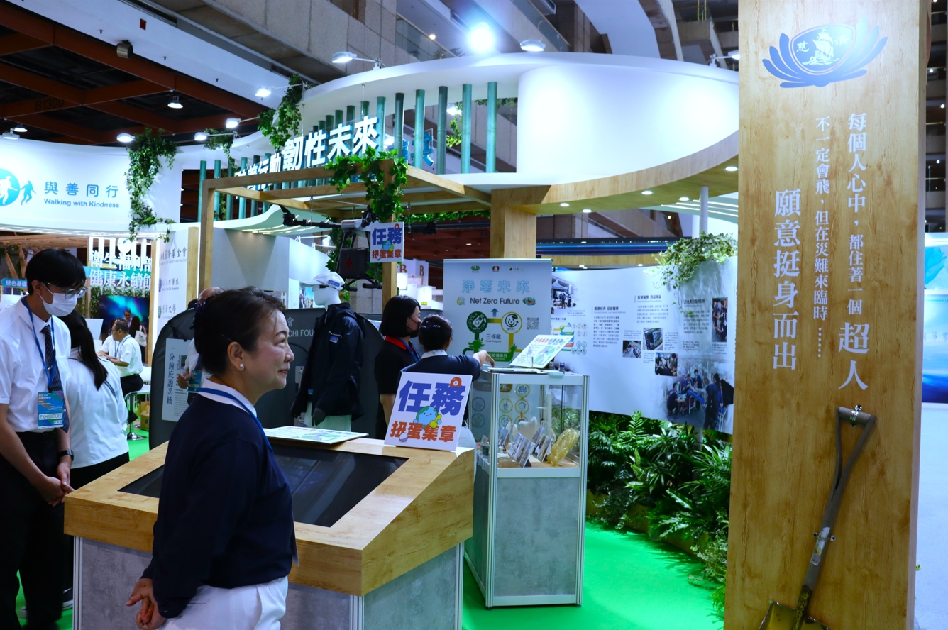 「微光守復到生態復育、食物森林打造前山桃花源。」災後復原階段,慈濟落實「走在最前、做到最後」與「親幫親、鄰幫鄰」的精神。