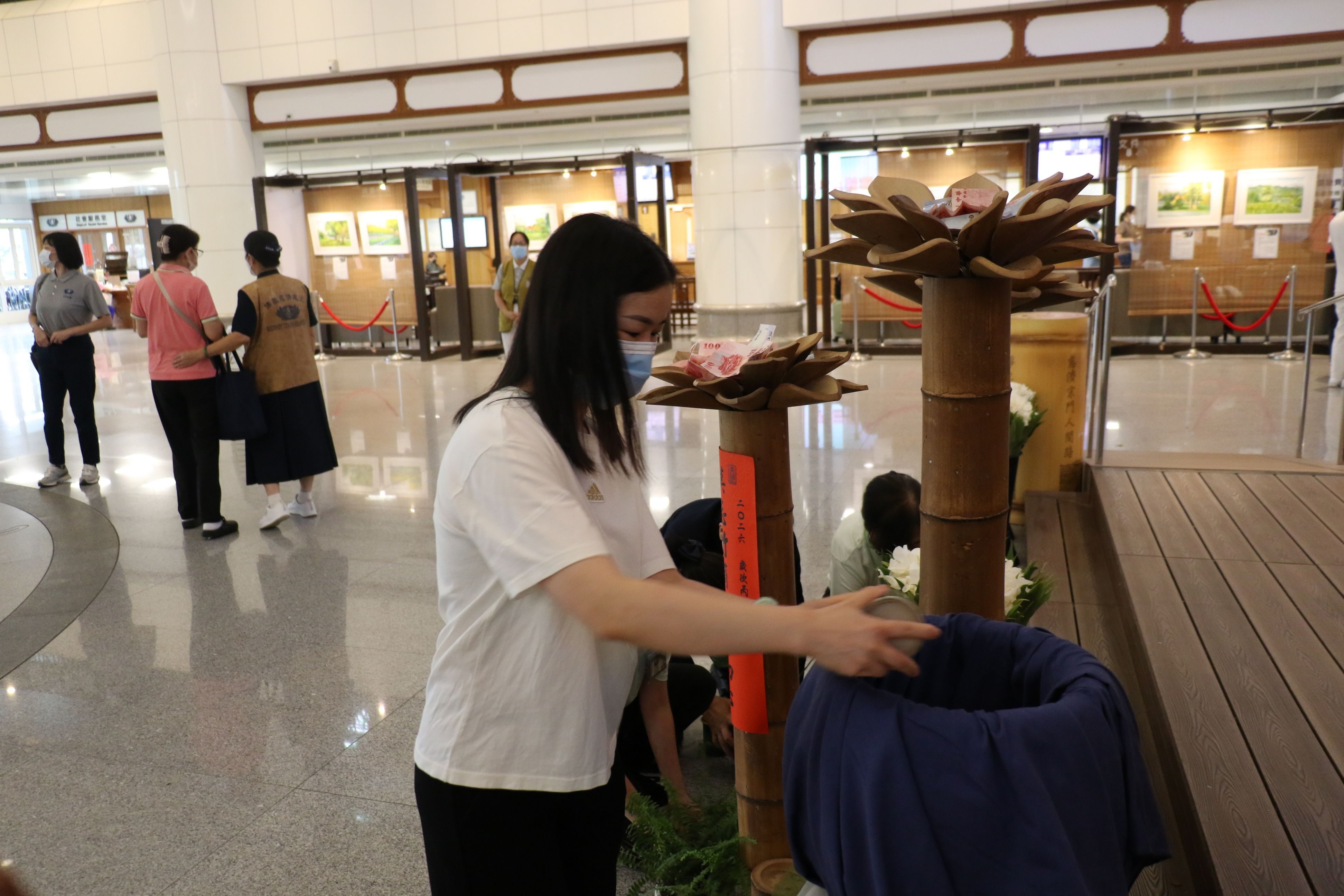 護理之家越籍照服員農氏邊家鄉也在山上，希望盡自己微薄的力量和大家一起幫助災民。