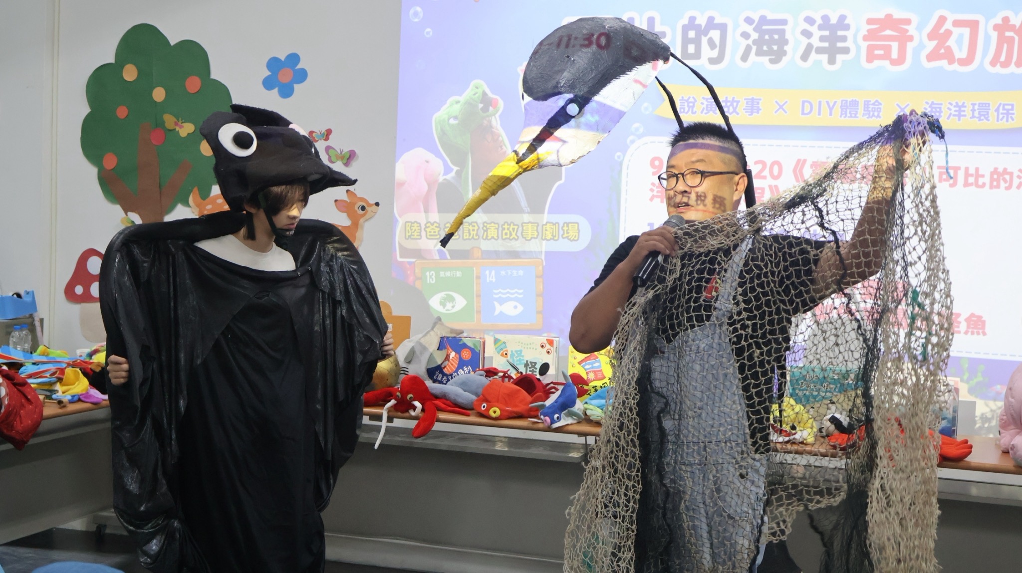 故事中融入海廢品告訴小朋友海洋保護重要性