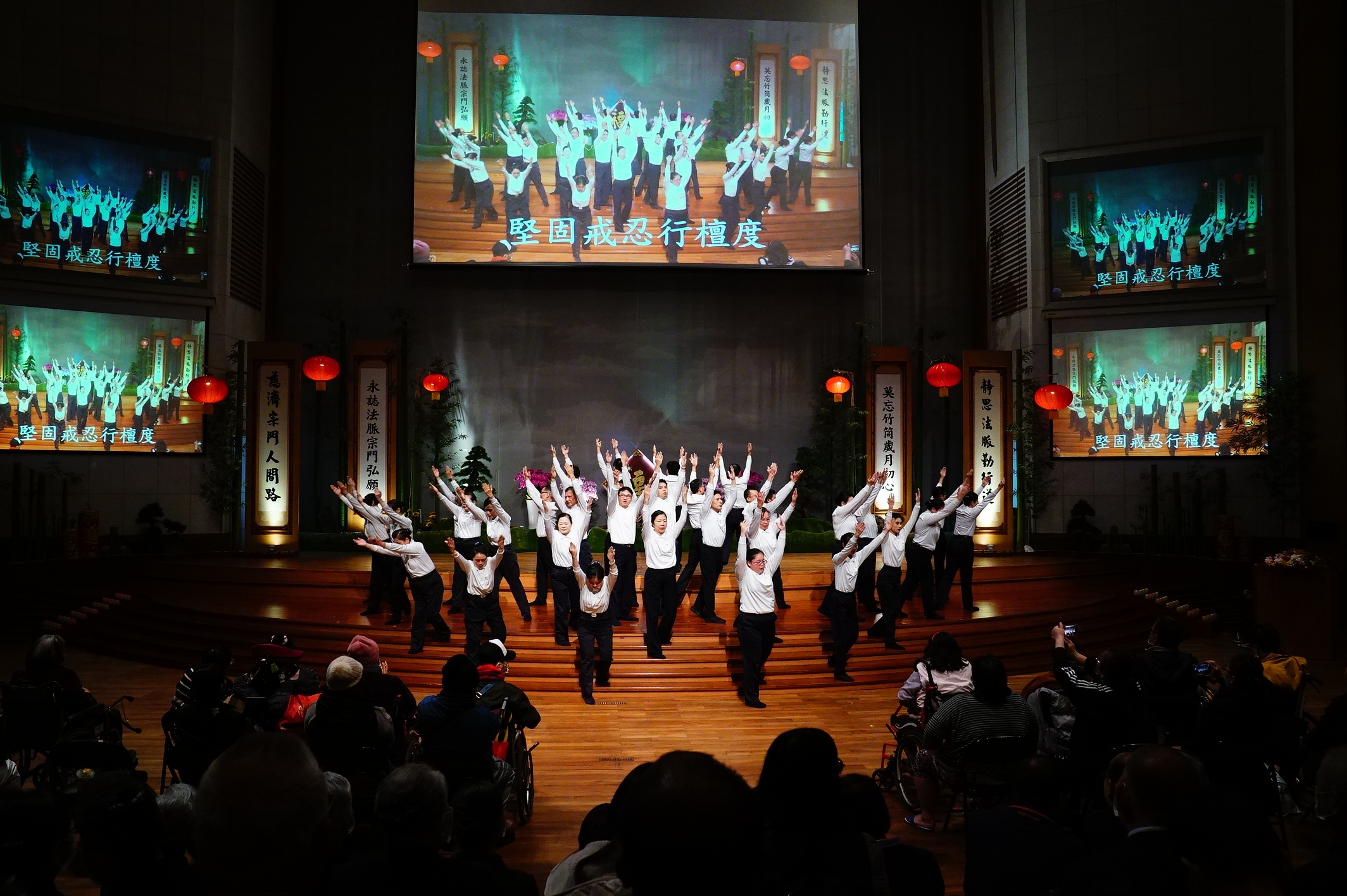 活動結合板橋、三峽、樹林、土城四區志工力量，邀請長期關懷的照顧家庭齊聚一堂，共計688戶受益，其中225戶、439人親臨現場。