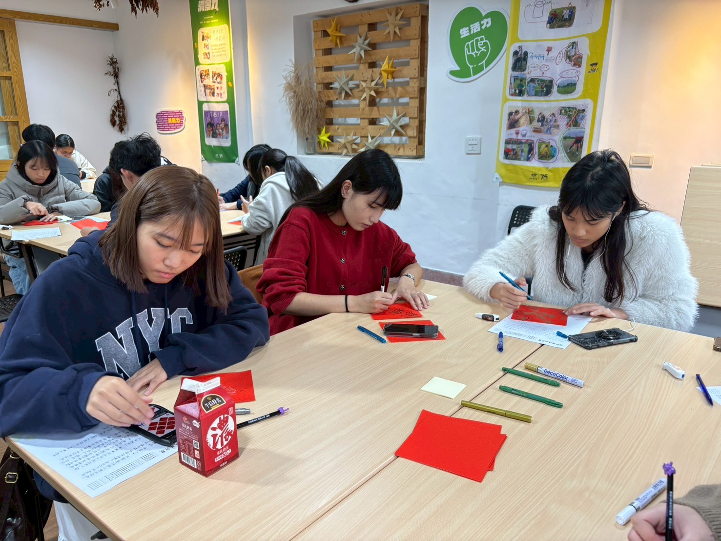 鳳林的說明會中請學子寫下想對自己或他人所說的話,鼓勵彼此有充滿元氣的新開始