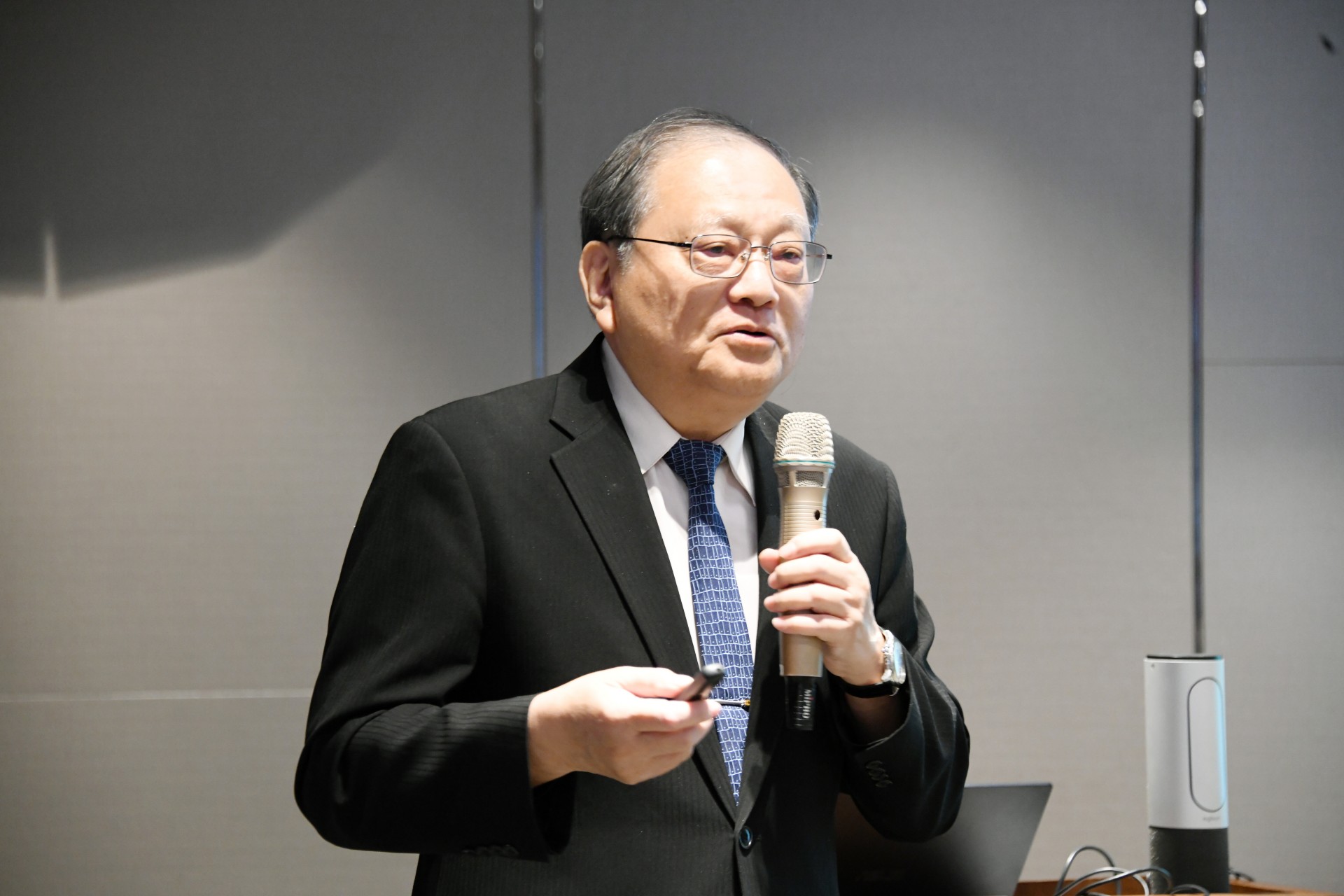 醫策會副董事長蔡森田以「從評鑑談醫院治理」為題，指出評鑑制度應回歸以病人為中心」的核心精神。