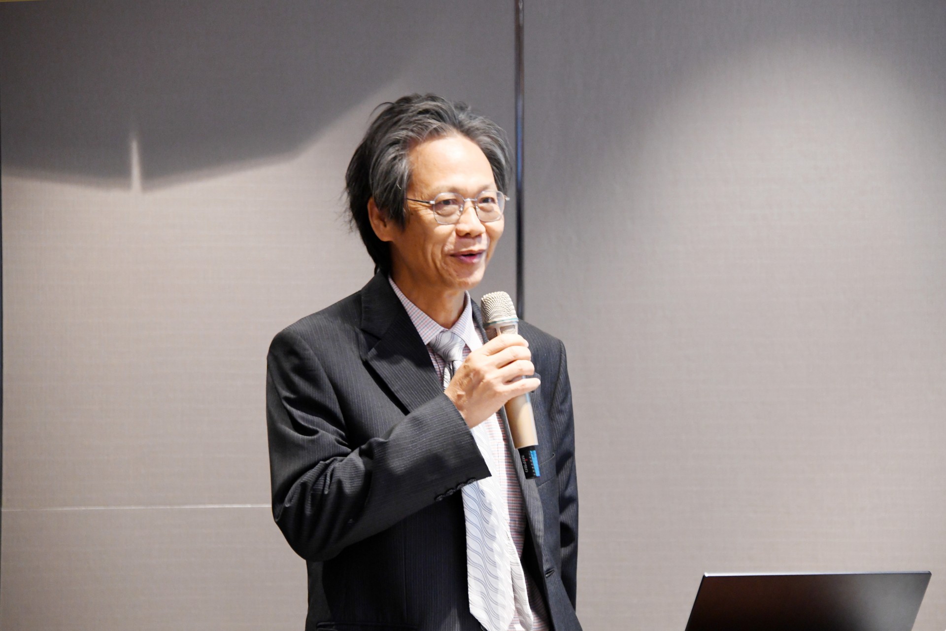 中山醫學大學產學長吳鴻明則從產學合作角度切入，提出「雙向賦能」之合作模式，說明如何克服制度與實務上的各項挑戰。