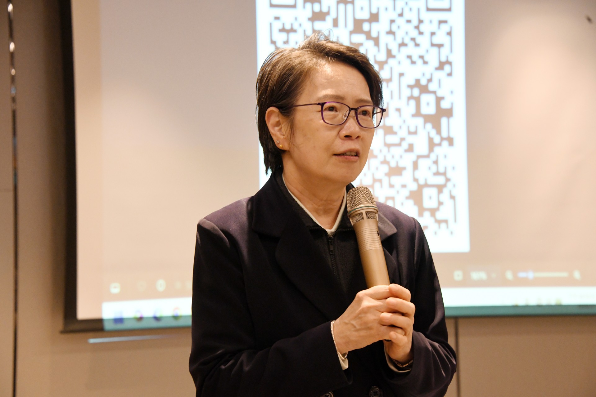 企劃室申斯靜主任感恩各級主管踴躍參與，並表示此次共識營已成功傳達醫院評鑑政策制度、管理思維與發展策略，凝聚全體主管對下次評鑑前內部管理方向之共識與調整。