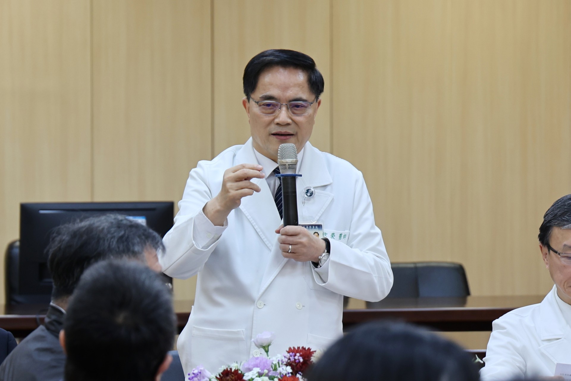 林欣榮院長表示，花蓮慈院非常重視兒少保護，他感恩張雲傑醫師長年深耕兒保醫療中心。他強調，唯有醫療與司法彼此理解、形成共識，才能共同打造讓孩子可以安心成長的環境，期望東部地區成為適合老少居住、讓人放心的城市。