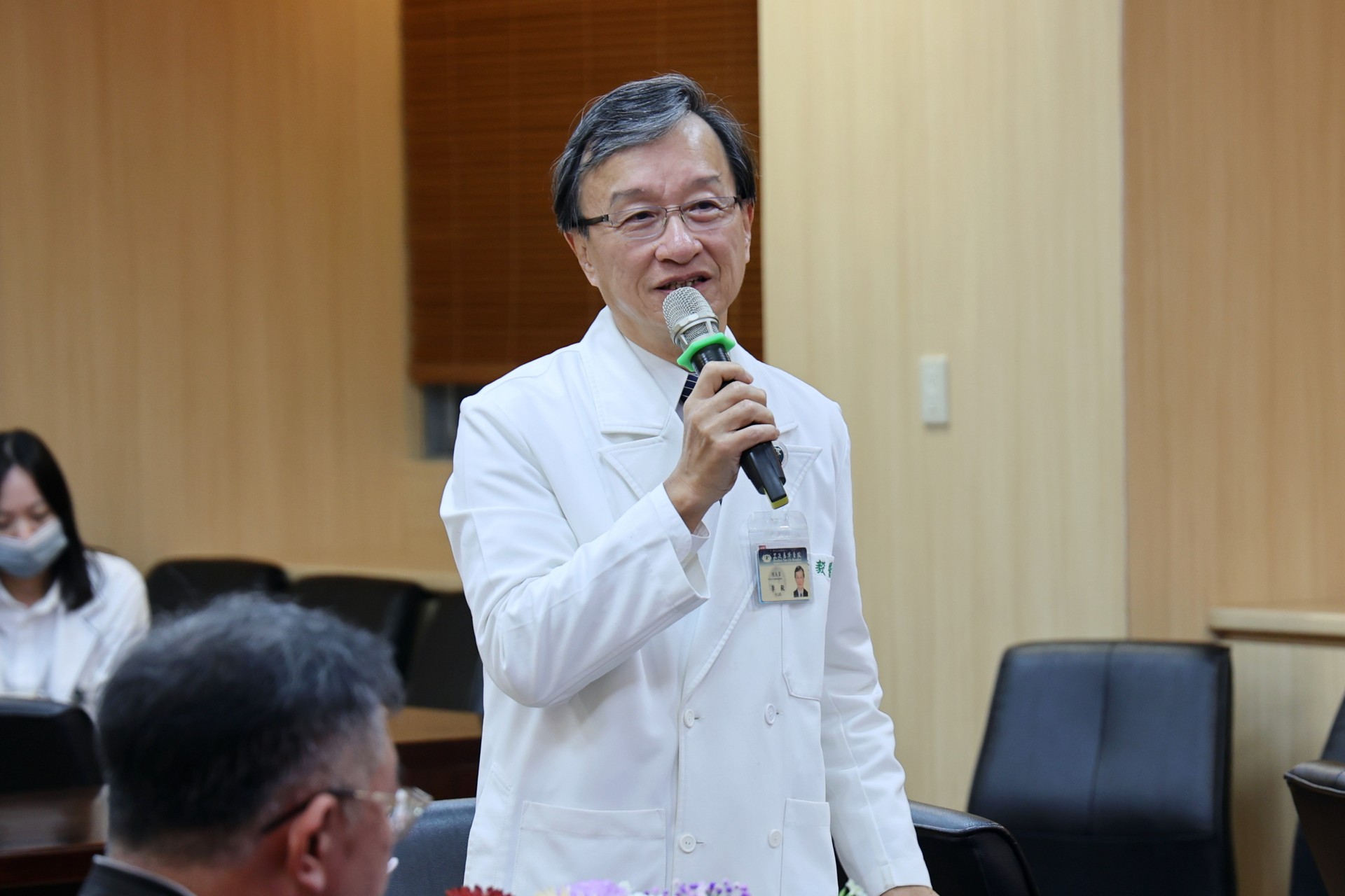 在臺灣少數擁有醫學、法律雙修背景的花蓮慈院資深顧問兼法制長李毅醫師表示，兒少保護與其說是追求真相，不如說是「關心的過程」；尋求正義的同時，必須優先保護當事人免於二次傷害，更要關心當事人後續的身心健康。