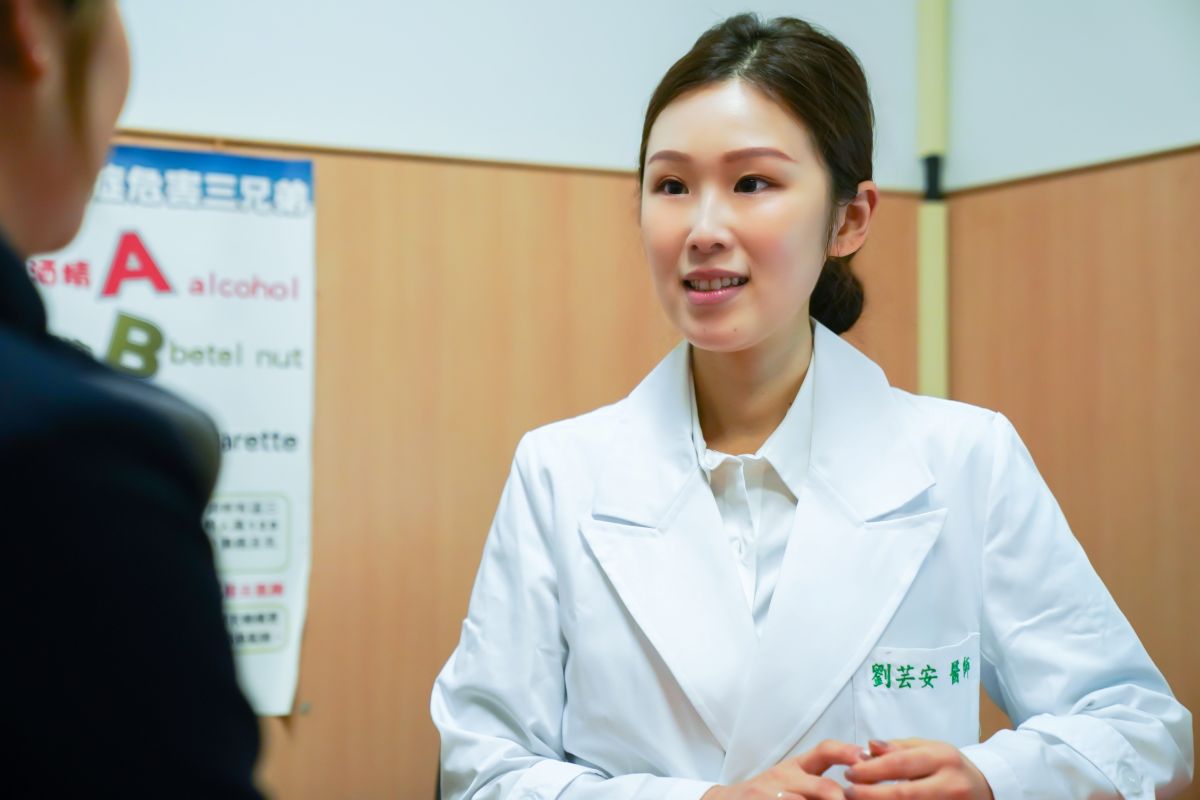 劉芸安醫師看診示意照。