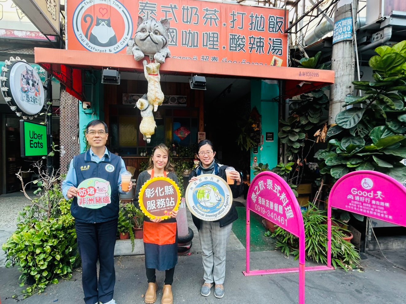 移民署彰化縣服務站行動服務列車前往彰化縣員林市，訪視泰國新住民所經營的「泰之飲」泰式料理。