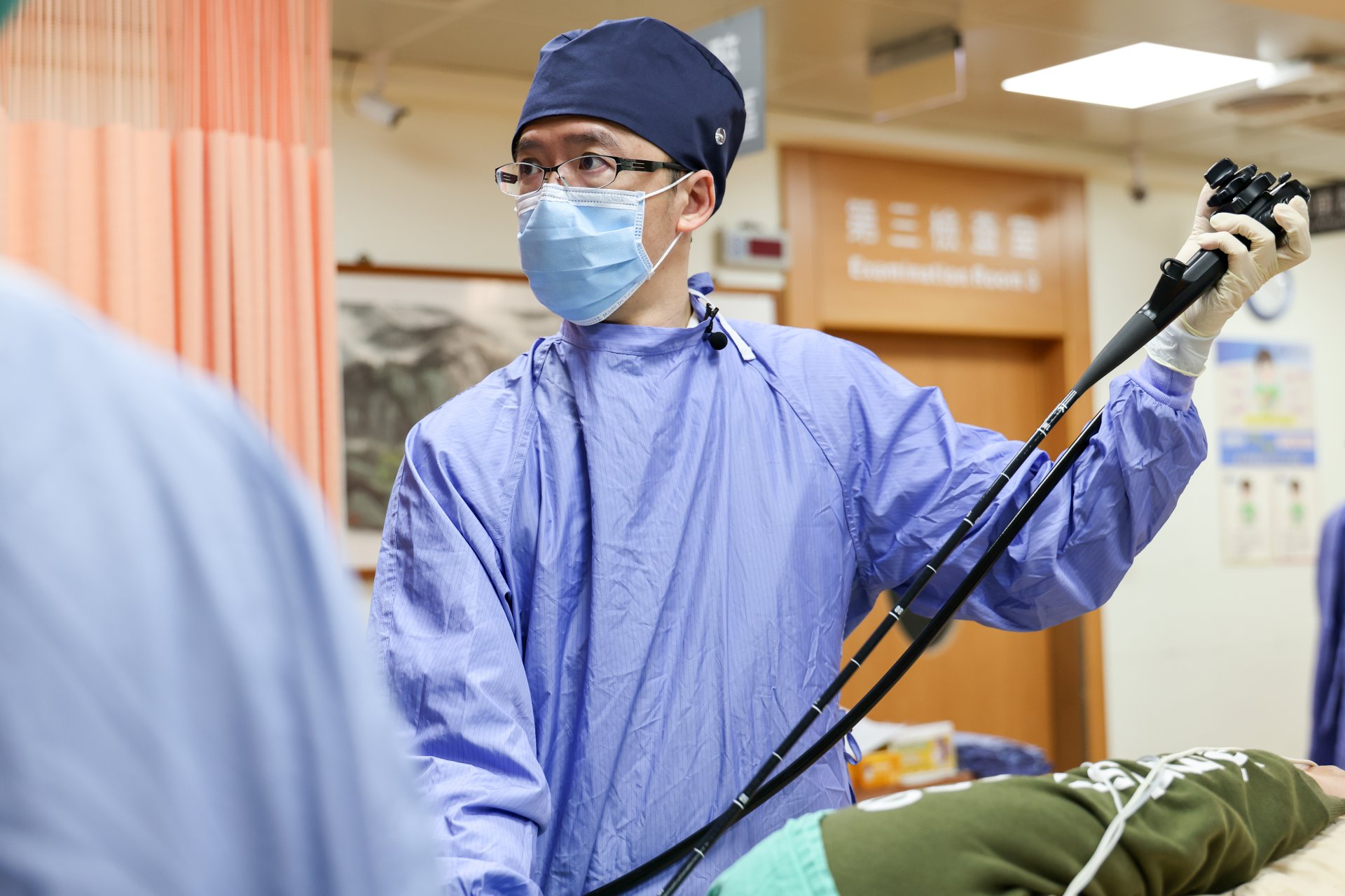 花蓮慈院胃腸神經與蠕動醫學科主任雷尉毅醫師示範第二場的操作演示。