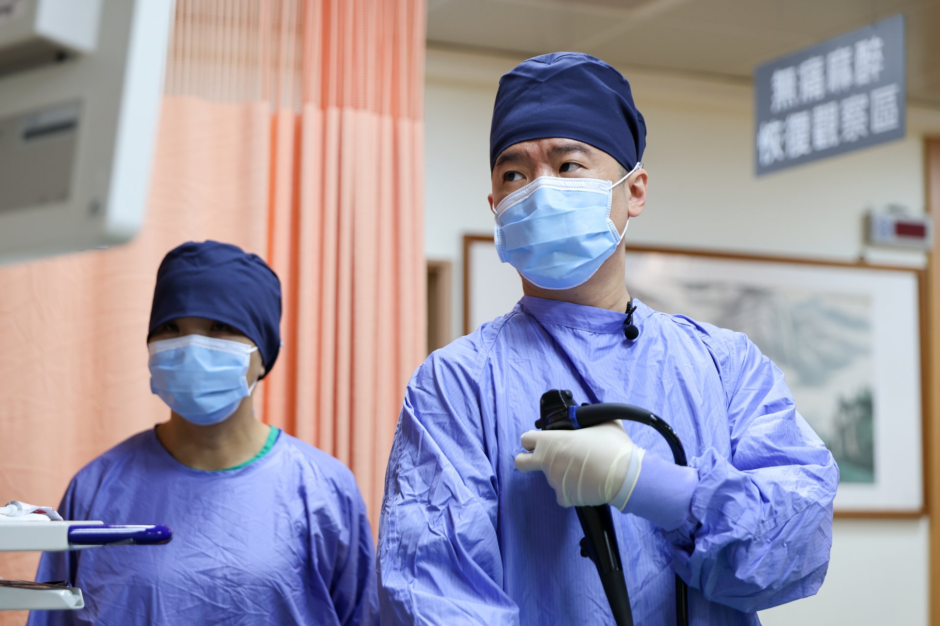 花蓮慈院內視鏡進階治療科主任簡錫淵示範胃食道逆流病患的Endoflip檢查。