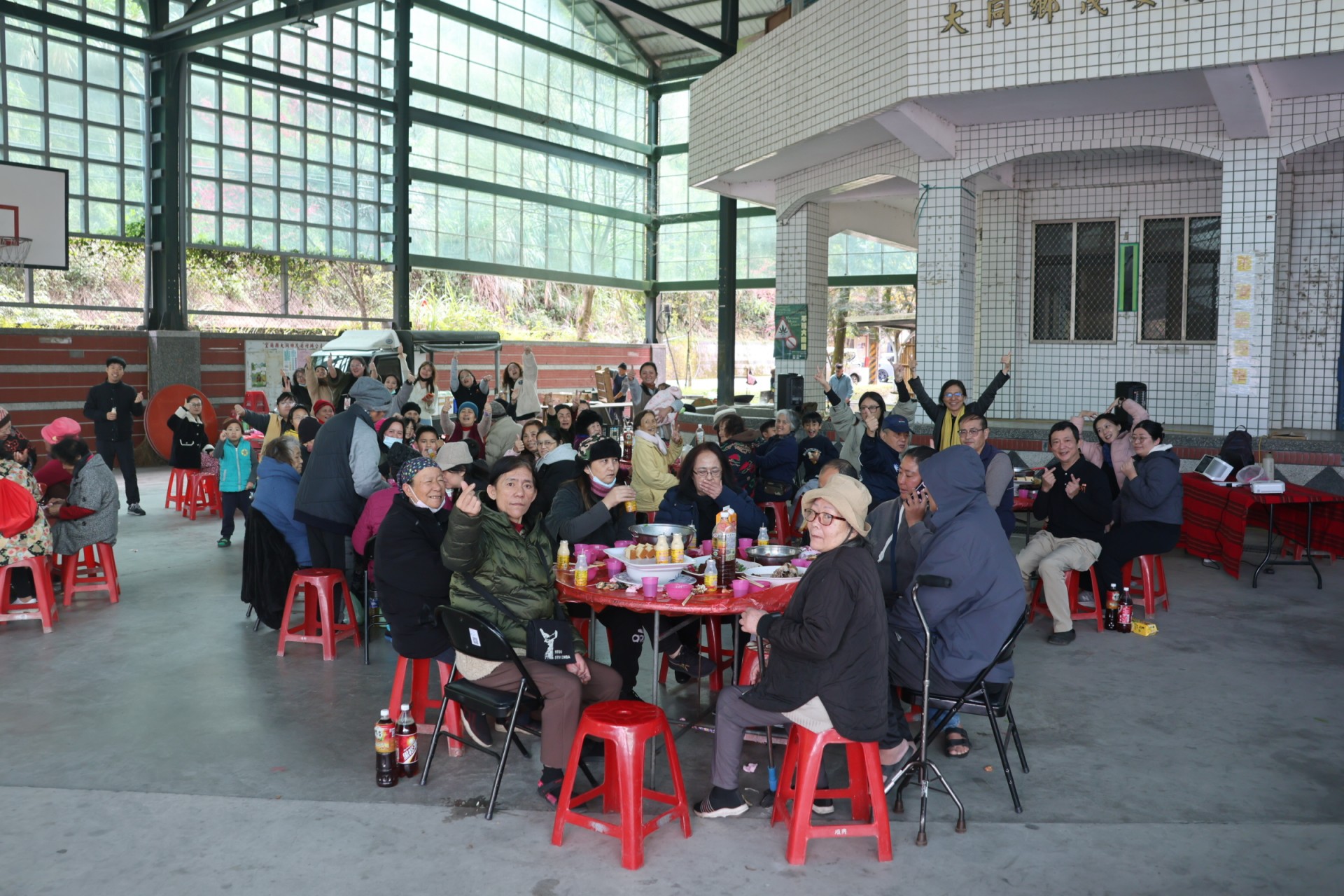 伊甸宜蘭茂安社區長照機構陪伴偏鄉長輩愛圍爐。