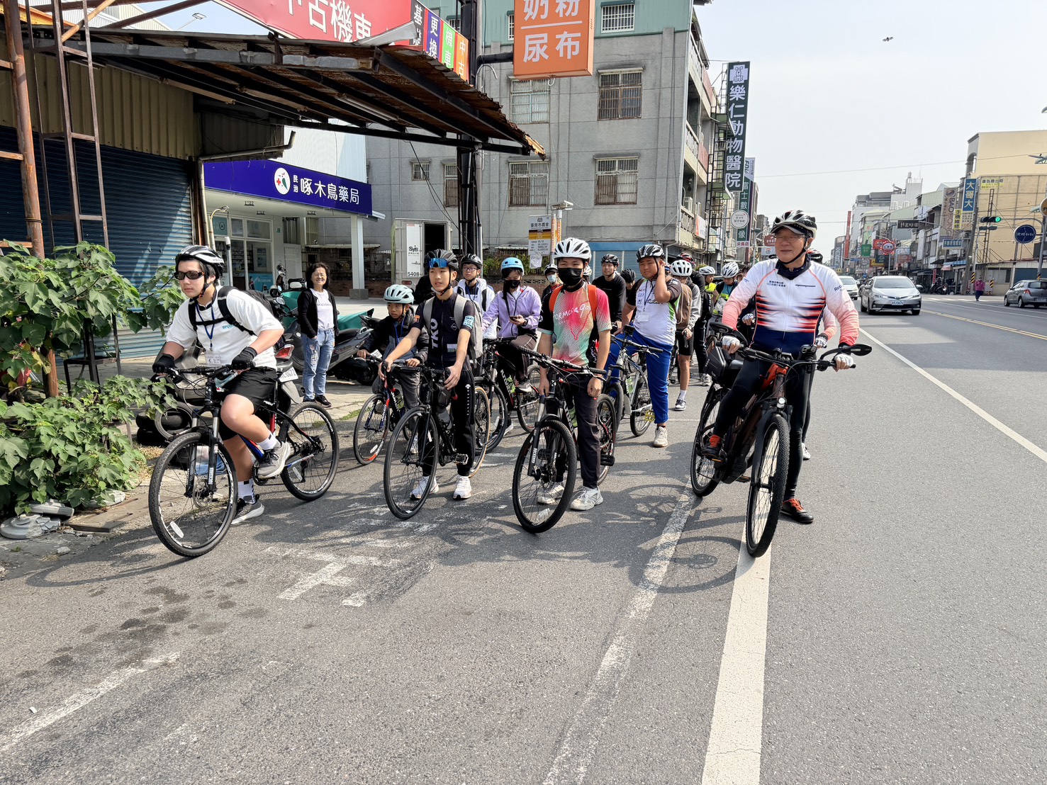台南扶輪社陪伴孩子共騎出發，在一段段前行的路途中學習勇敢、彼此照顧，也感受有人同行的力量。