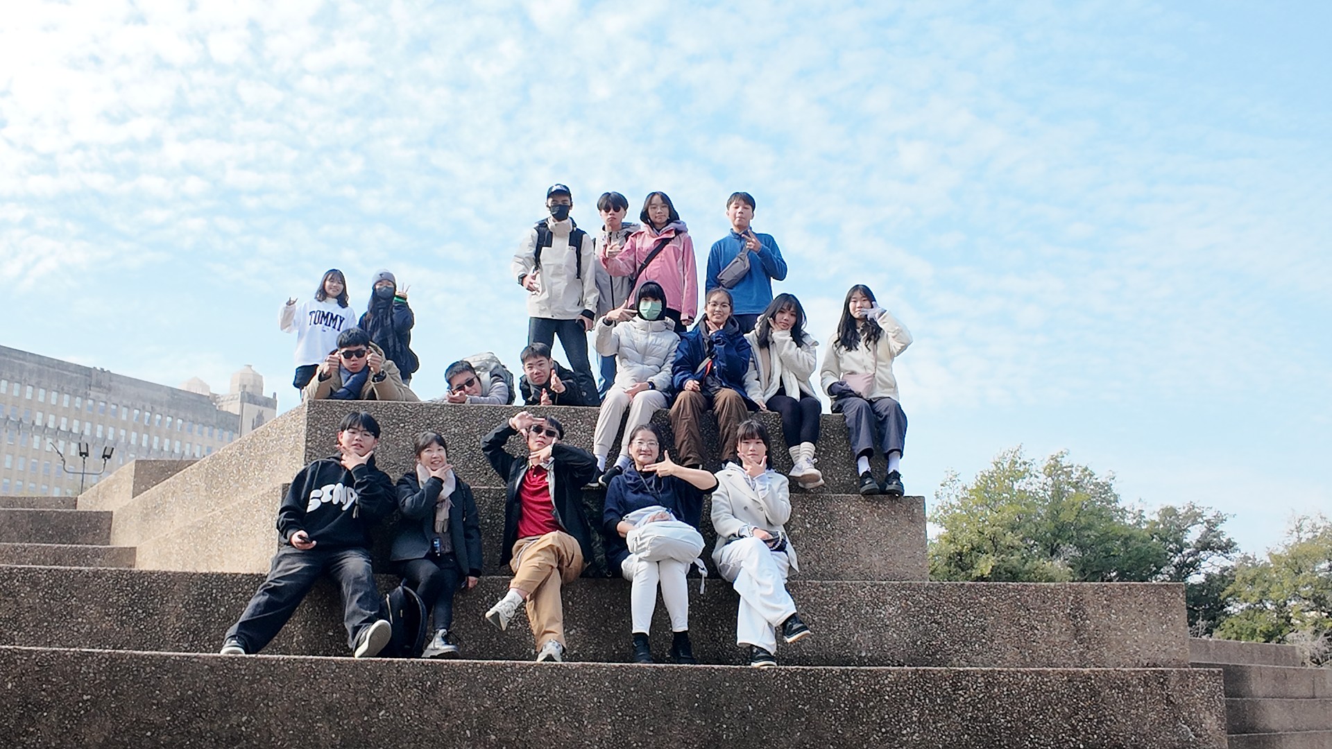 親臨德州沃斯堡流水公園，感受其現代化且具互動性的水景設計。