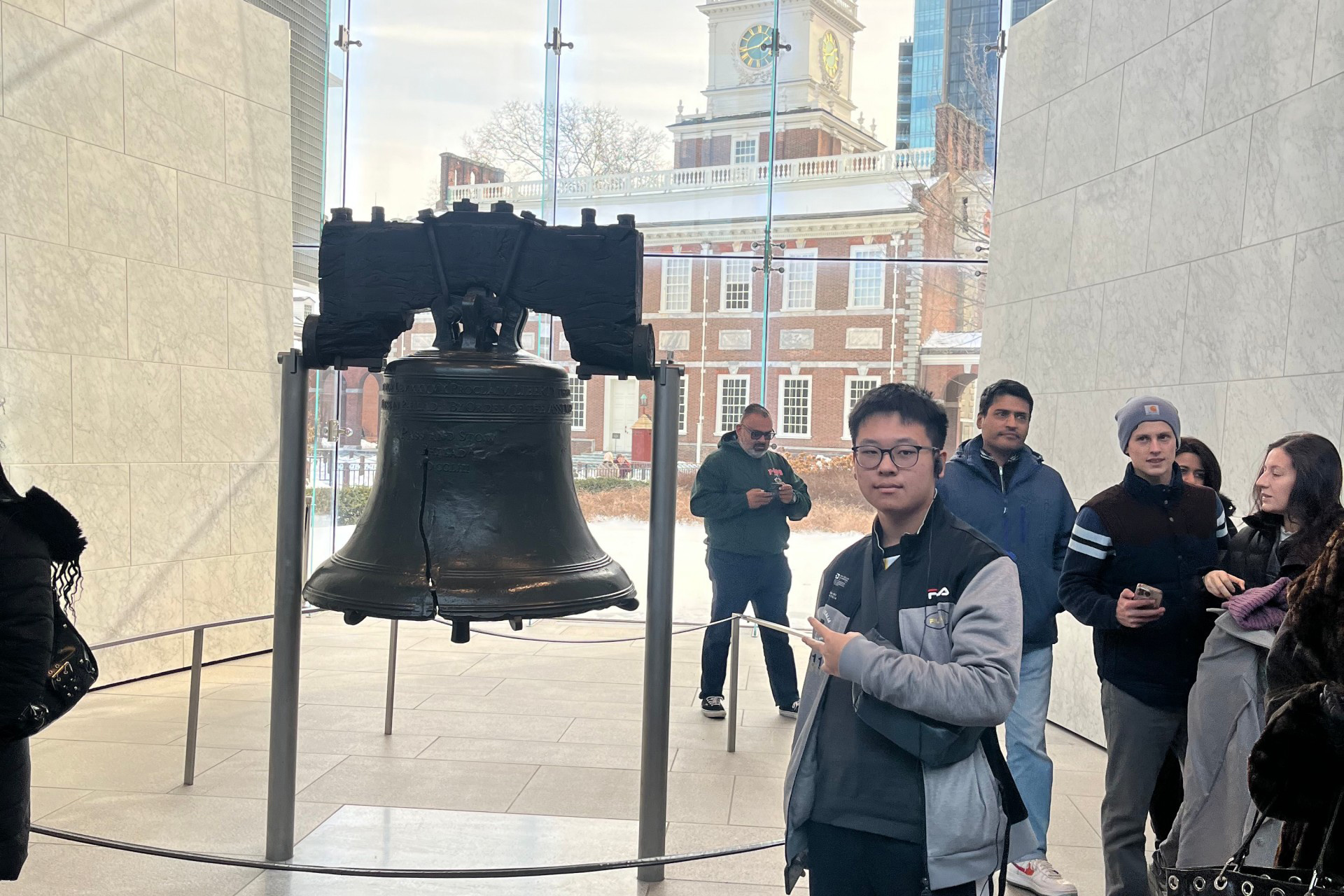 象徵民主自由的自由鐘，學生透過實地走訪理解美國革命與人權運動的歷史脈絡。