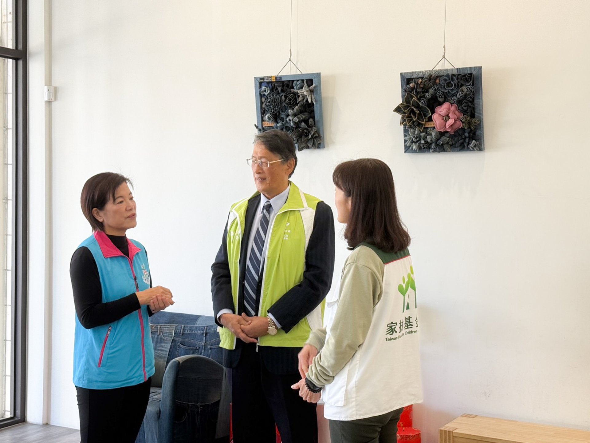 游淑貞（左）期許公部門與社福單位發揮1+1大於2的能量，緊密合作