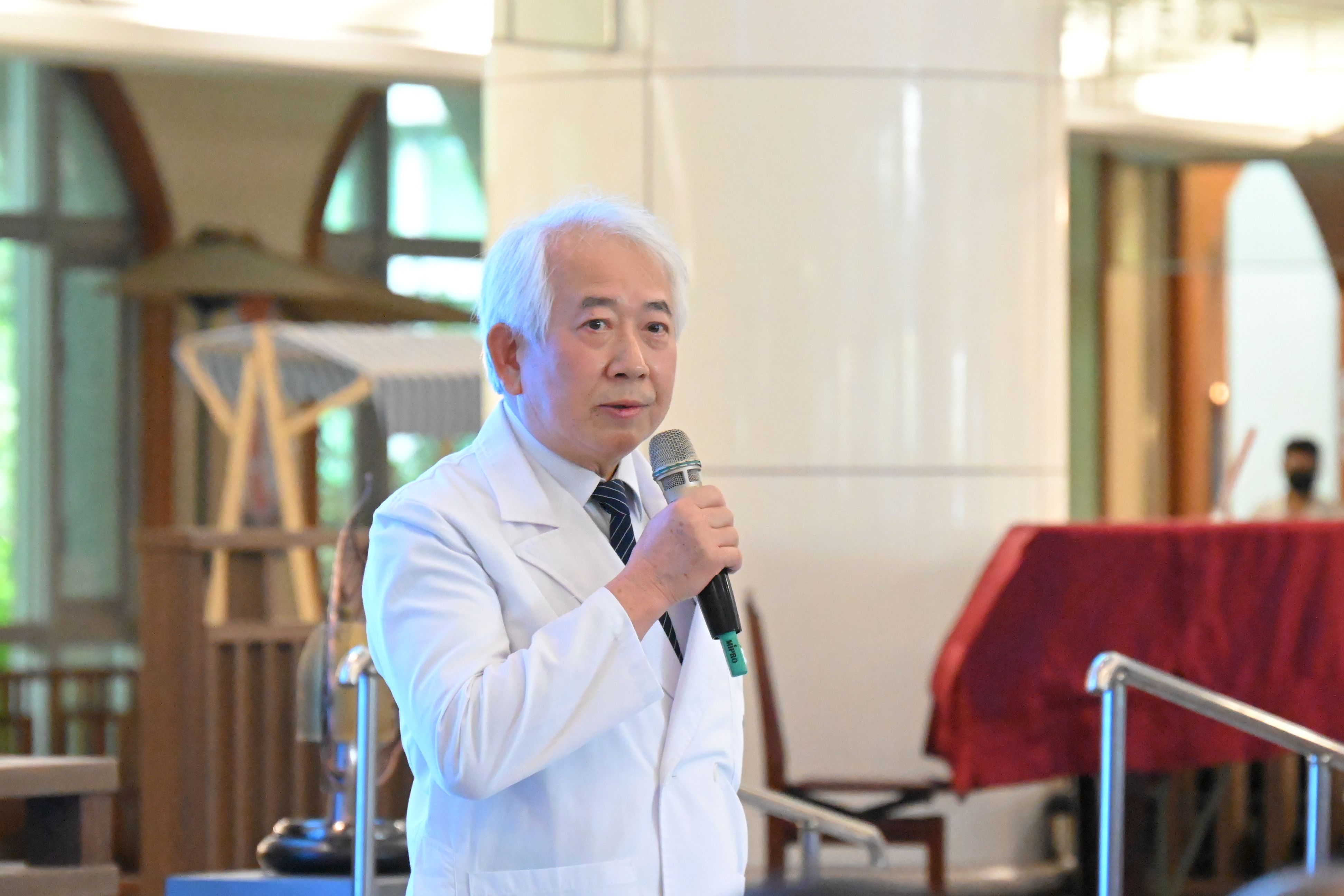 臺中慈濟醫院提醒防詐欺長輩別輕信名醫廣告