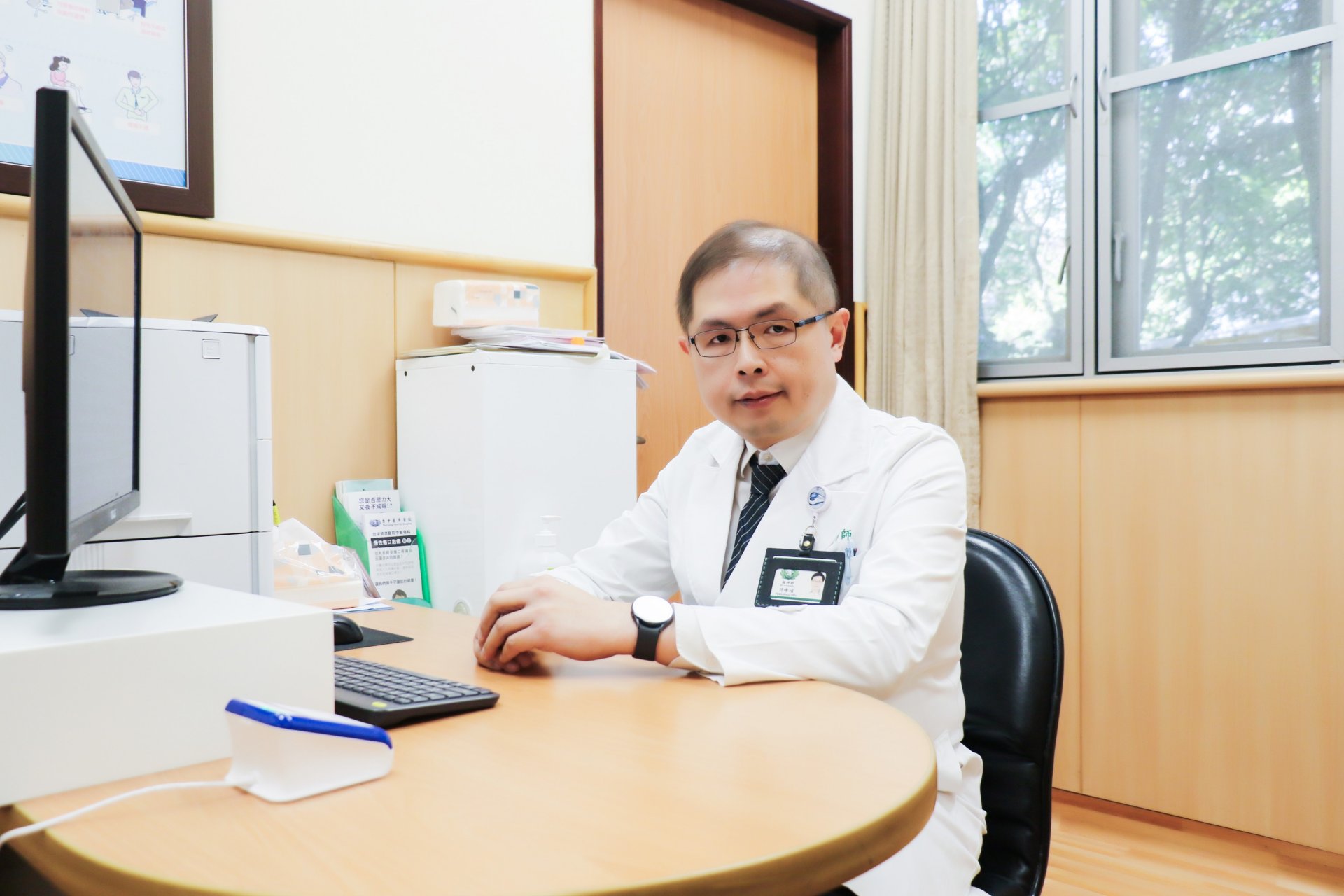 臺中慈濟醫院身心科主任許峰碩建議：面對聚餐壓力，首要任務是「先安頓自己的心」。