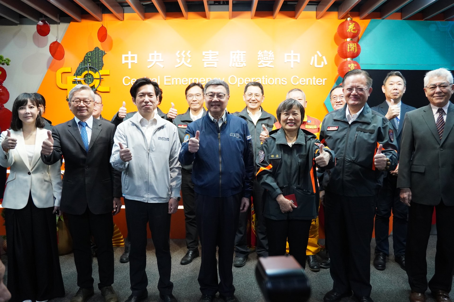 卓院長與勤值人員大合照