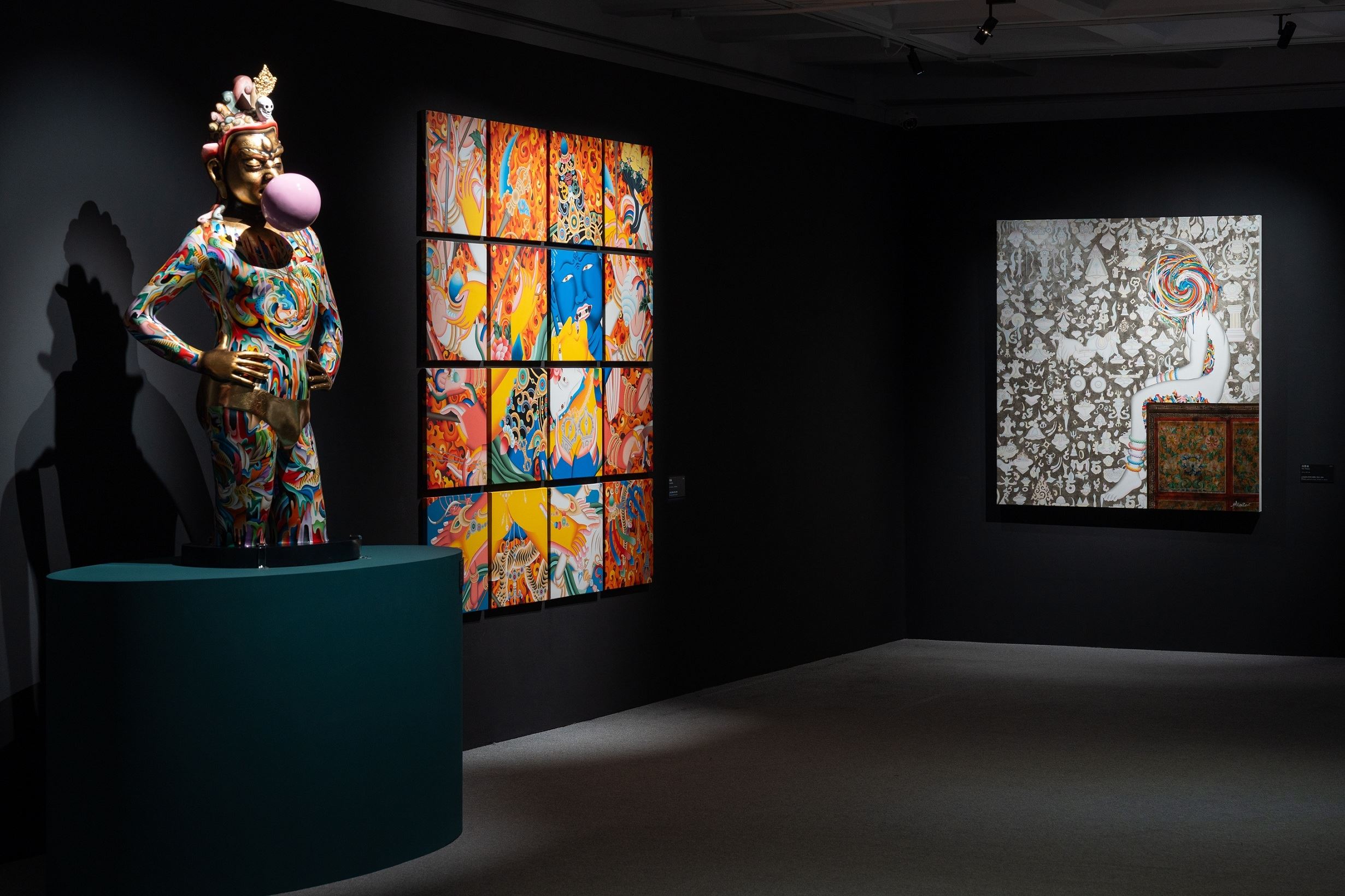 《生生不息－Tsherin Sherpa的喜馬拉雅當代藝術》展出藝術家才仁・夏爾帕（Tsherin Sherpa）平面繪畫、立體雕塑與裝置藝術及精緻掛毯等作品。