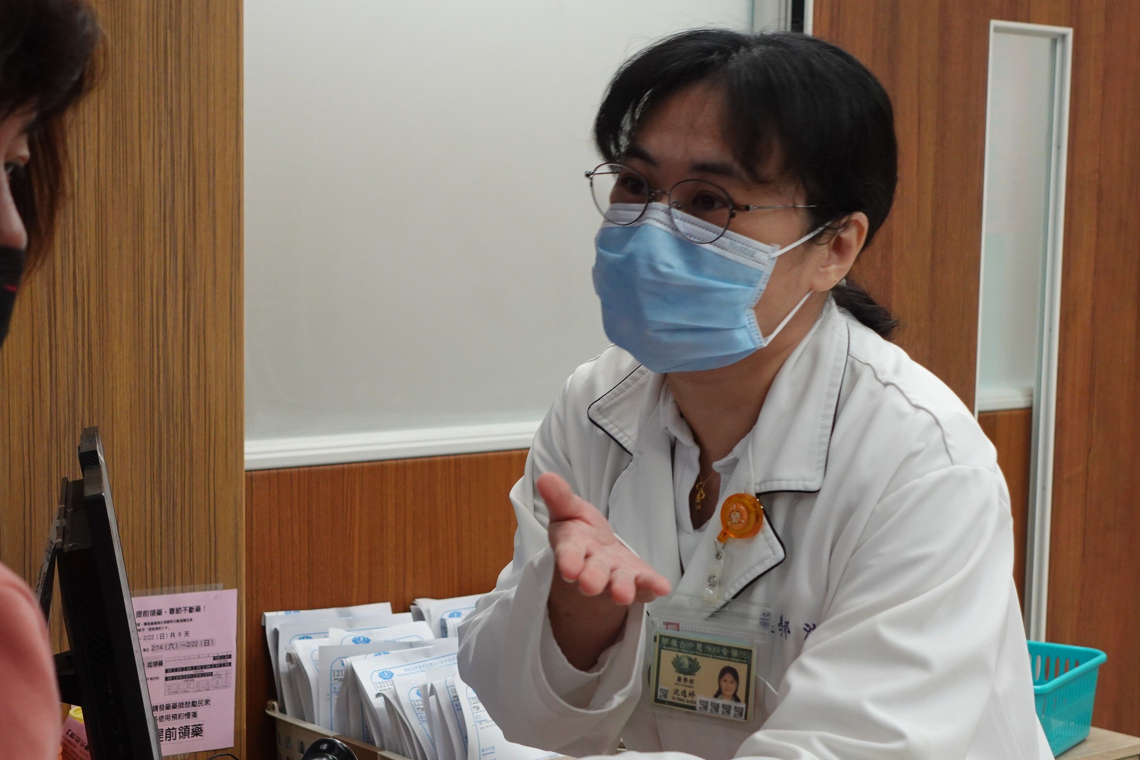 台中慈濟醫院沈逸婷藥師建議，切勿自行網購來路不明、成分不清的減重偽藥，才是安全用藥的原則。