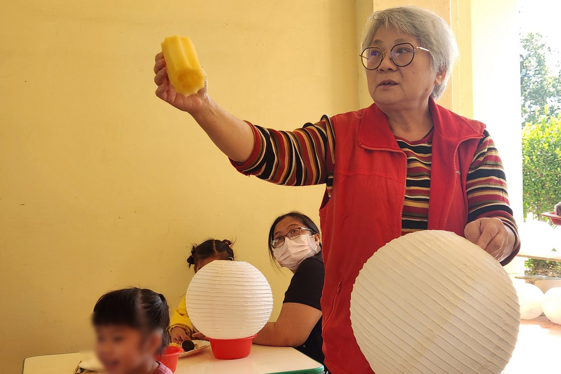 花燈職人介紹彩繪燈籠道具