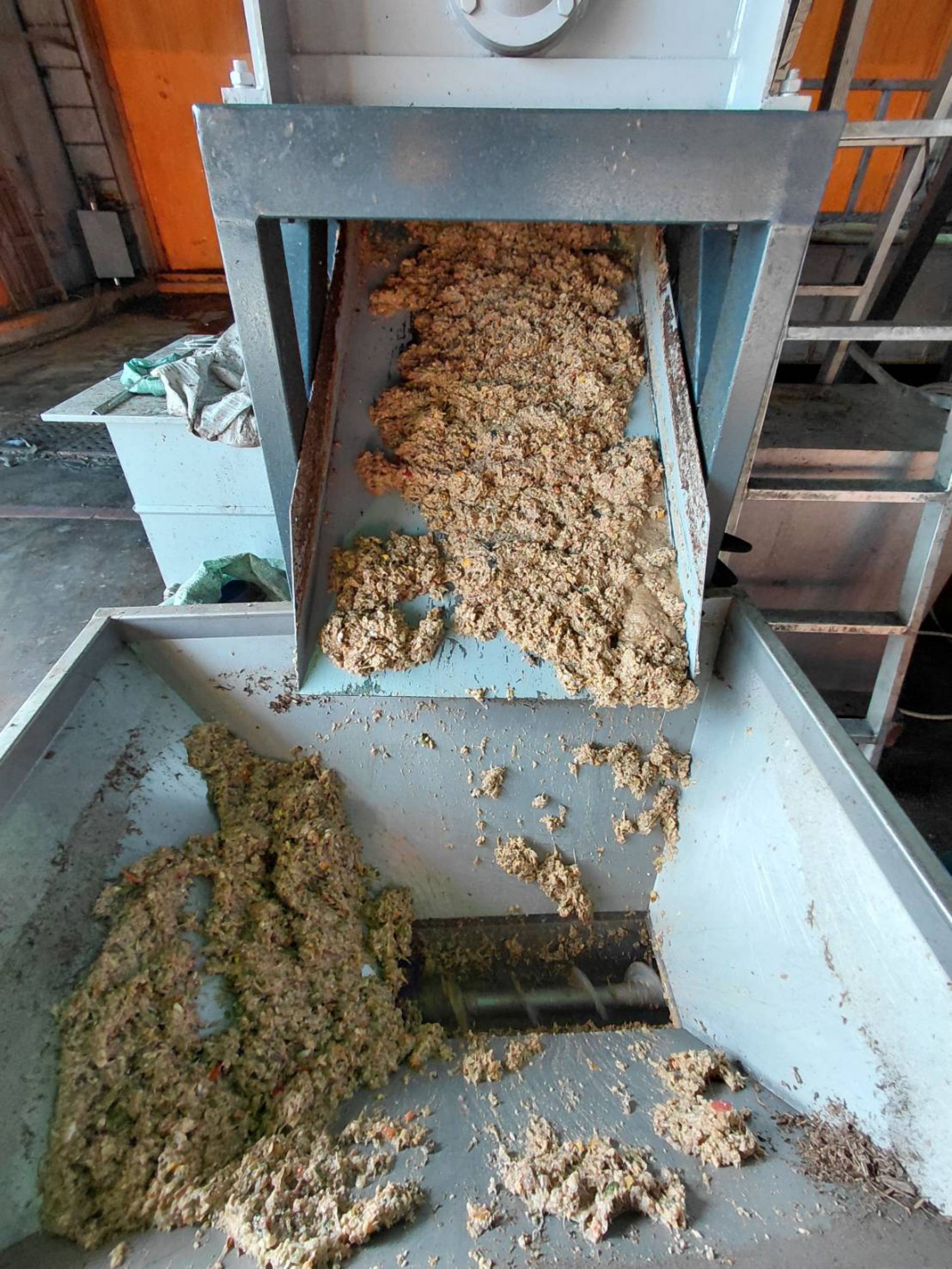 經破碎脫水程序後的廚餘