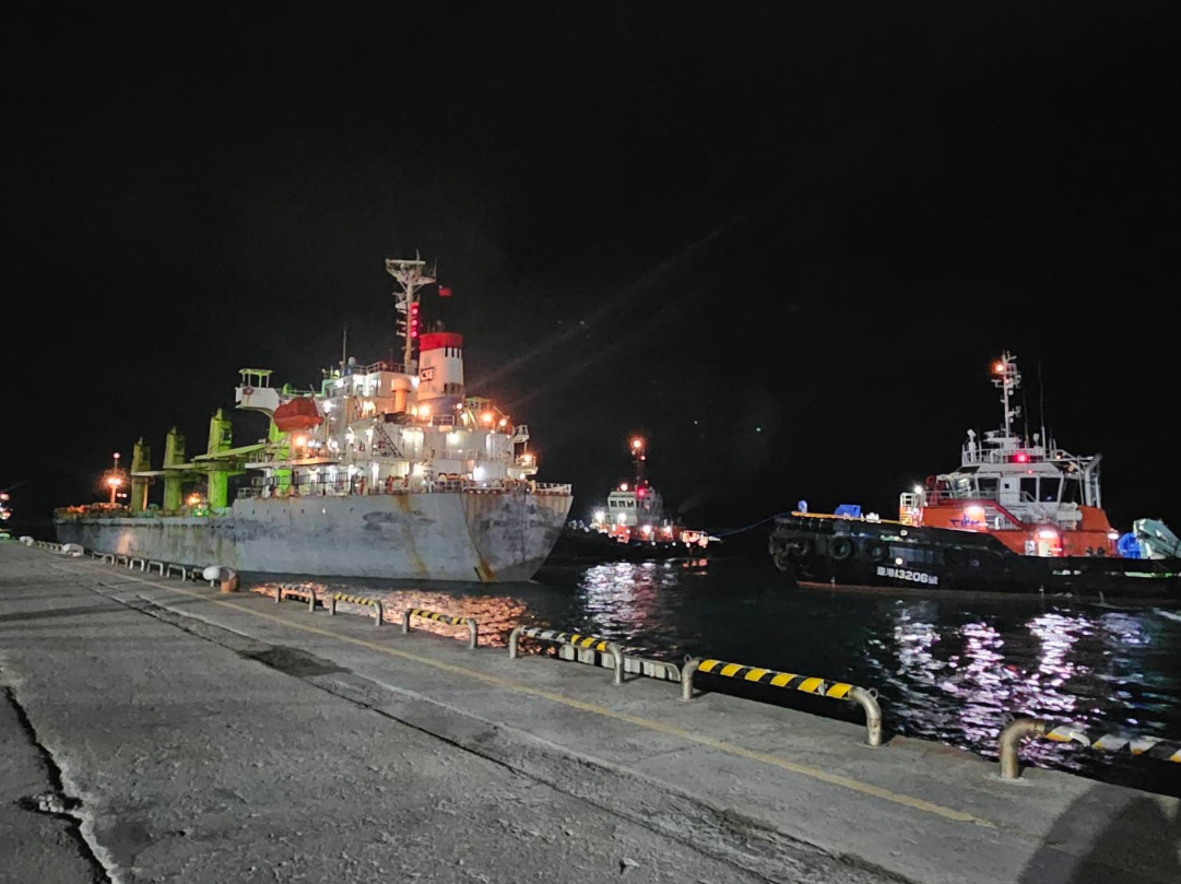 「通鴻輪」安全靠泊於花蓮港22號碼頭
