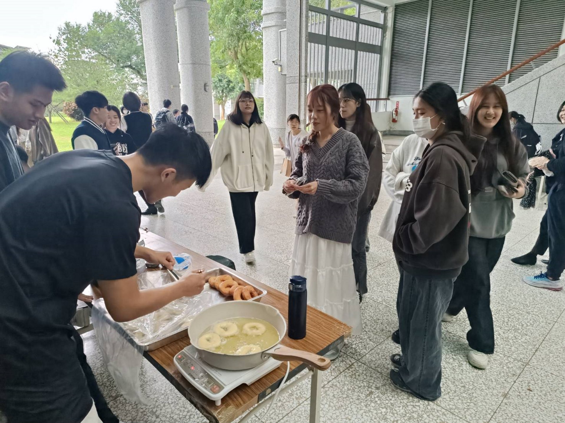 餐點主打現點現做吸引不少學生
