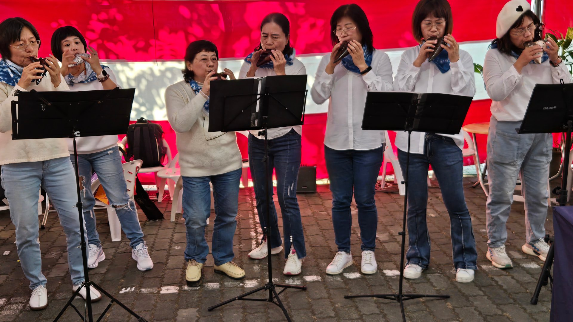 陶笛樂團演奏悅耳輕快樂曲帶來歡氣氛