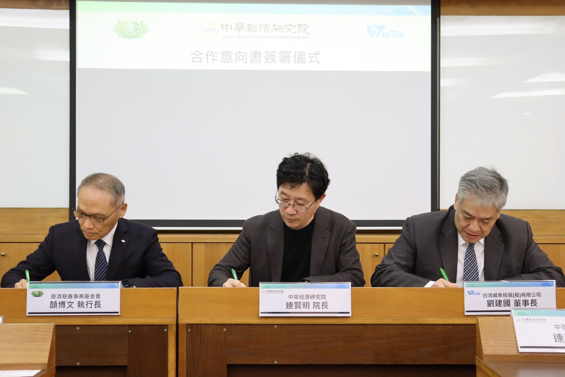 三方攜手推動「永續發展教育合作計畫」,結合政策研究、社會實踐與產業資源,期望建立具台灣特色的永續教育推廣模式,回應全球永續趨勢,培育兼具行動力與責任感的未來世代。