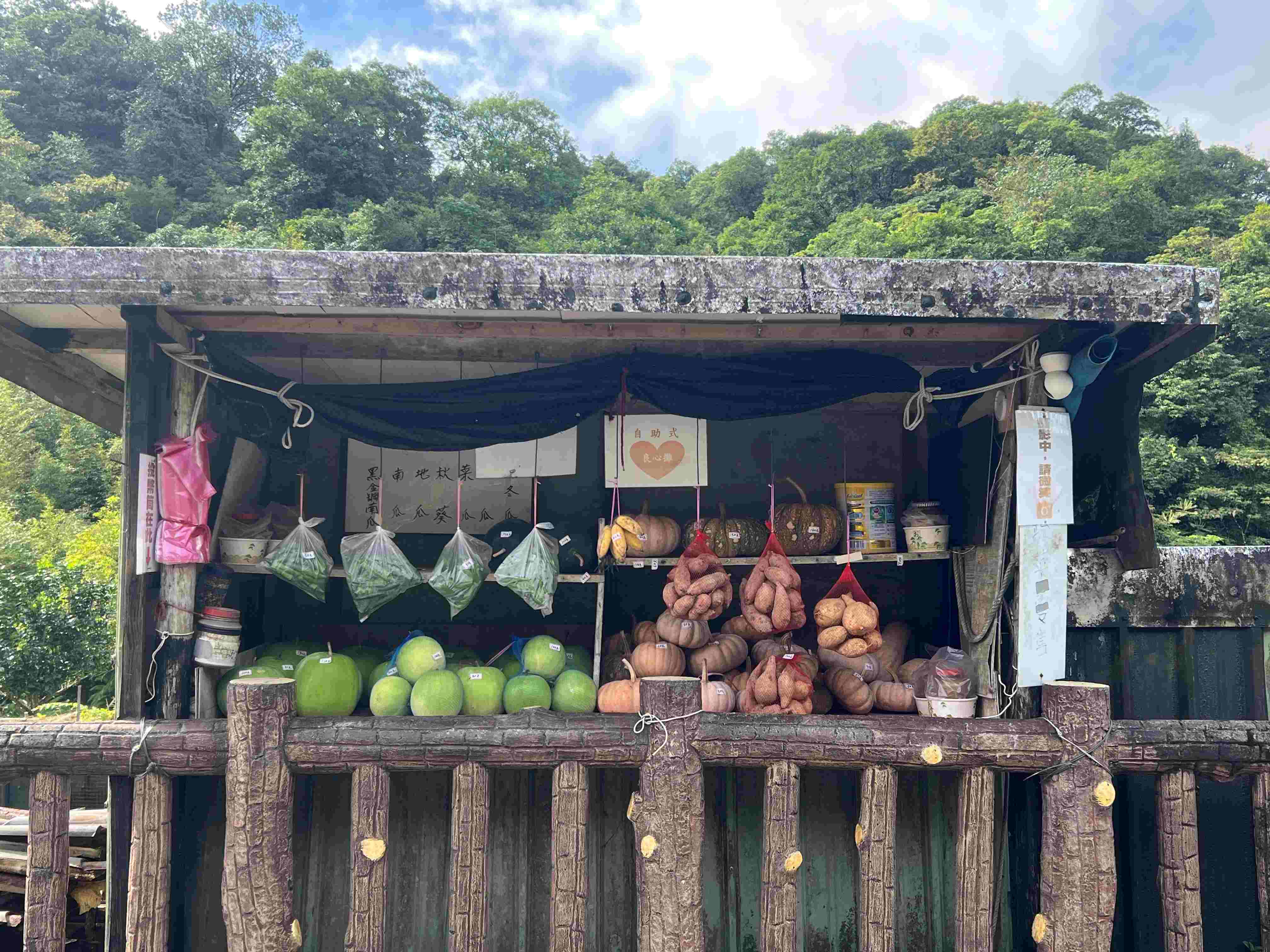 雙溪泰平社區內的良心商店販售時令農產