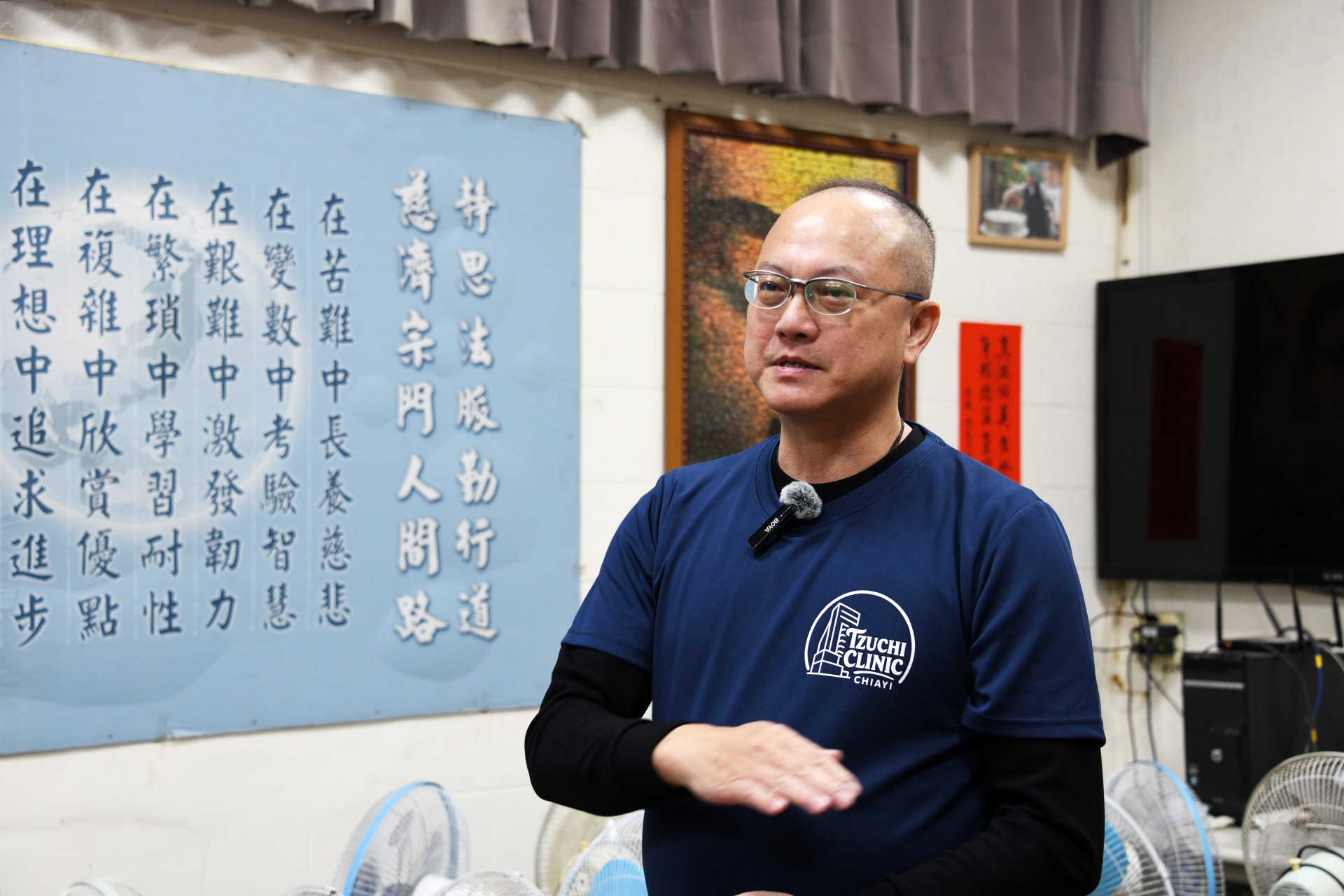 嘉義慈濟診所行政主任張堂偉表示，今年正式啟動「社區運動種子教師計畫」，盼以運動與肌力訓練守護環保志工健康。