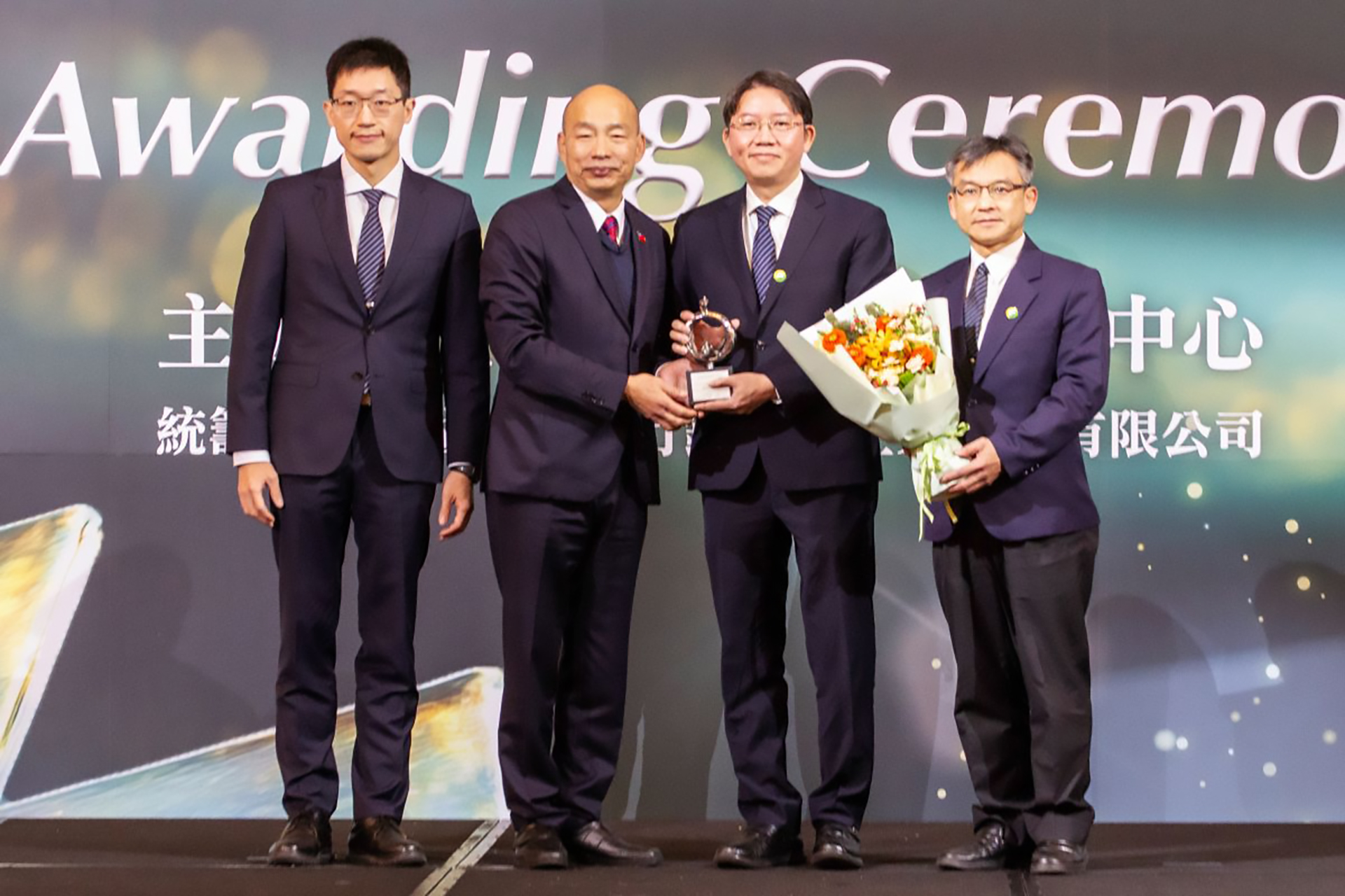 台北慈濟醫院骨科部王禎麒主任以「足踝微創手術新視界—引領世界的超音波導引阿基里斯腱縫合手術及足踝關節鏡手術」在2025年SNQ評選中榮獲銀獎。