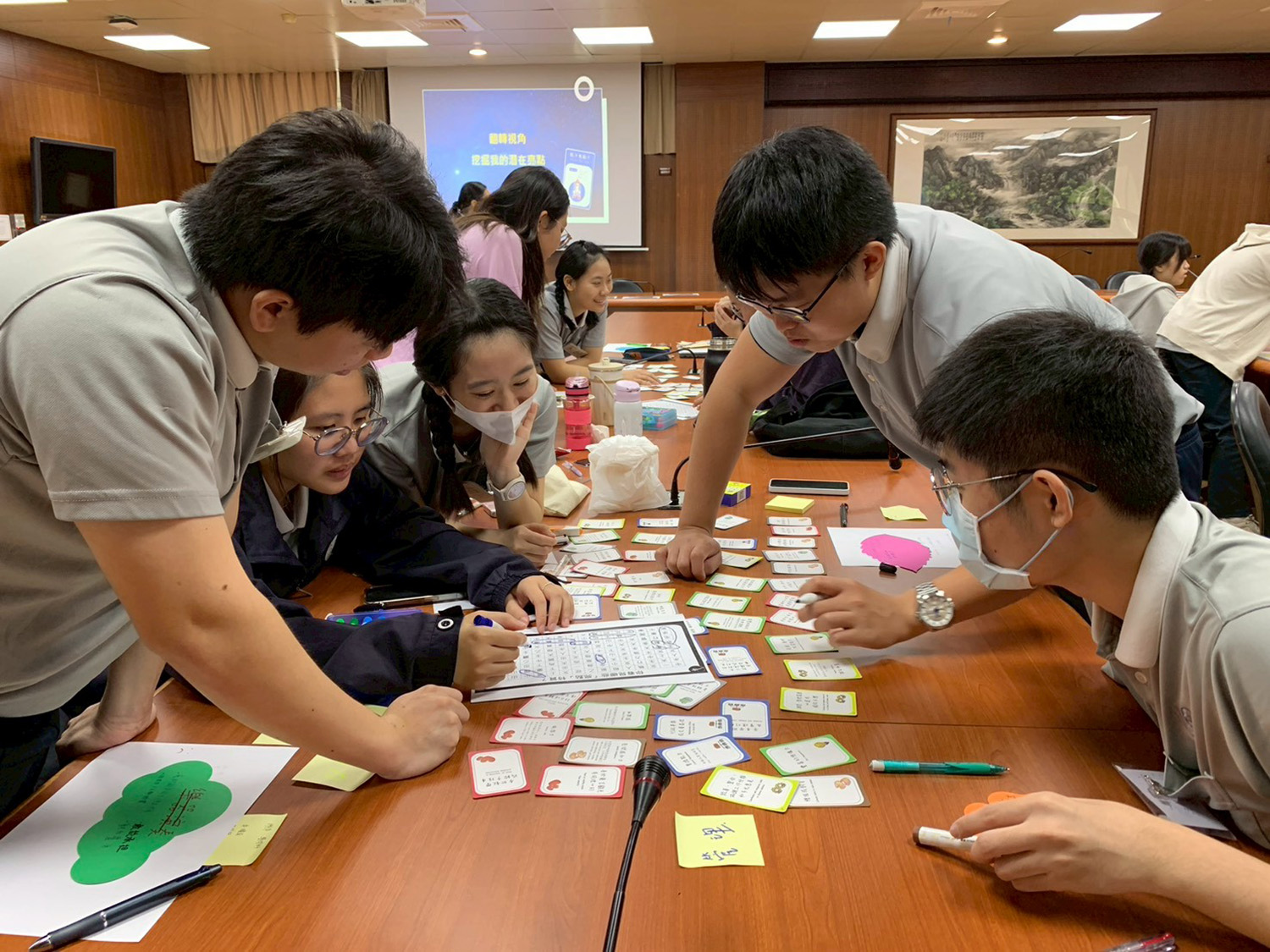 生涯發展中心舉辦工作坊,讓同學看見自己的亮點特質。