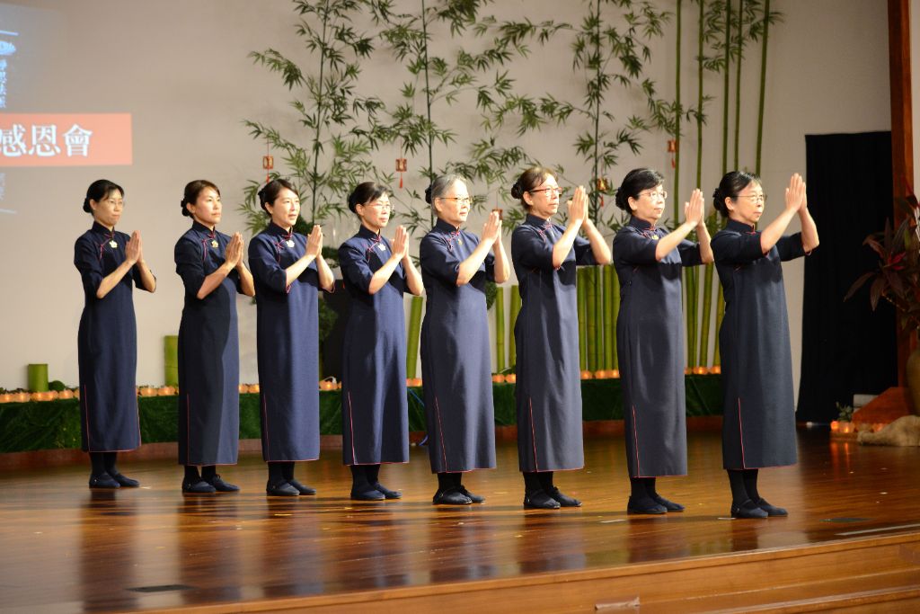 新店文山團隊演繹「心蓮」手語，溫柔與堅定的歌曲，希望心蓮開遍人間淨土，讓美好的一年福慧雙修。