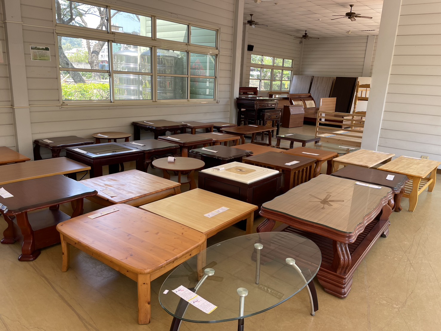 寶之林賣場陳列之再生家具