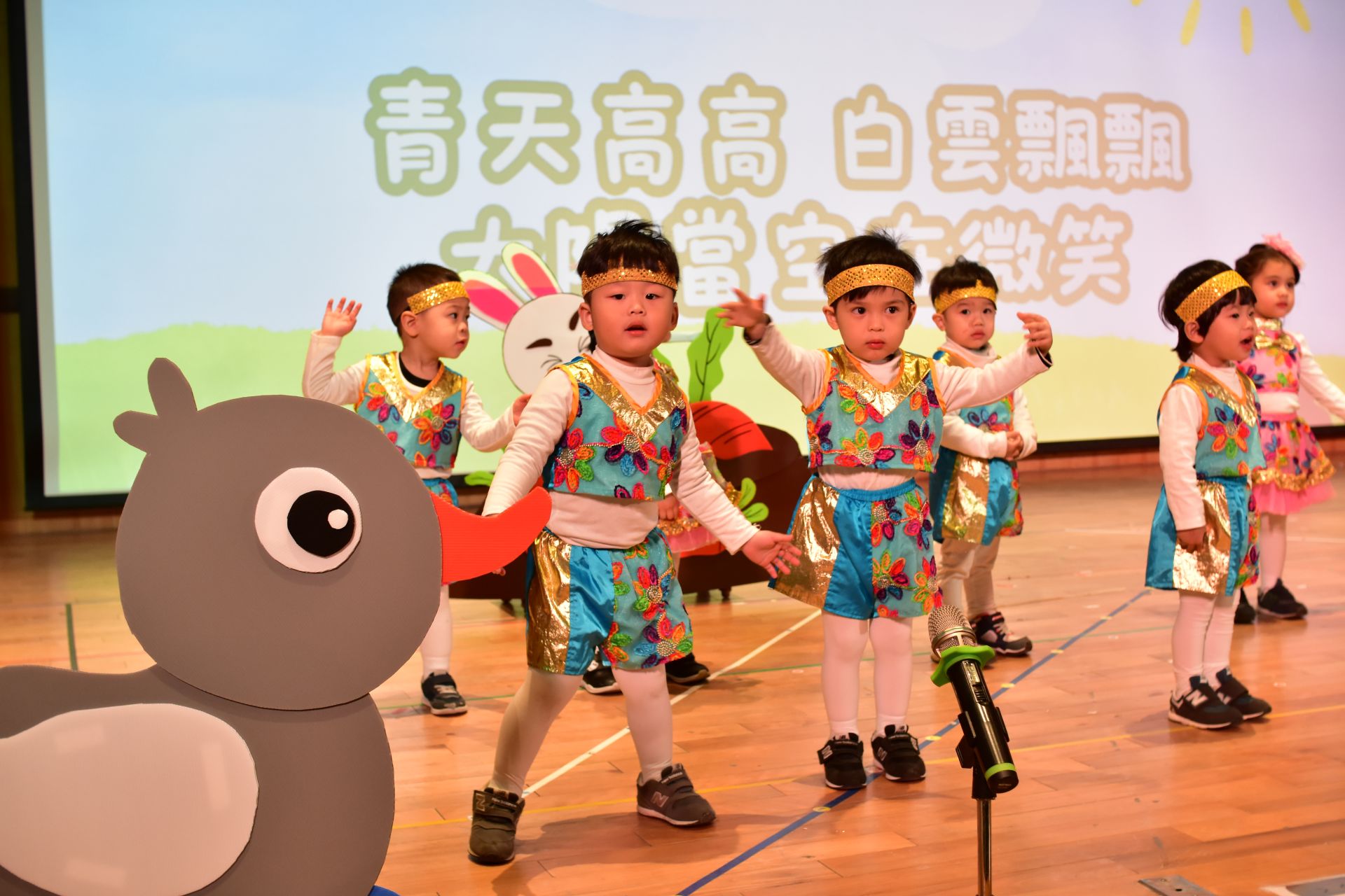 協力班超萌的唱跳組曲，最小的孩子能在舞台展現自信和成長帶給家長滿滿的感動