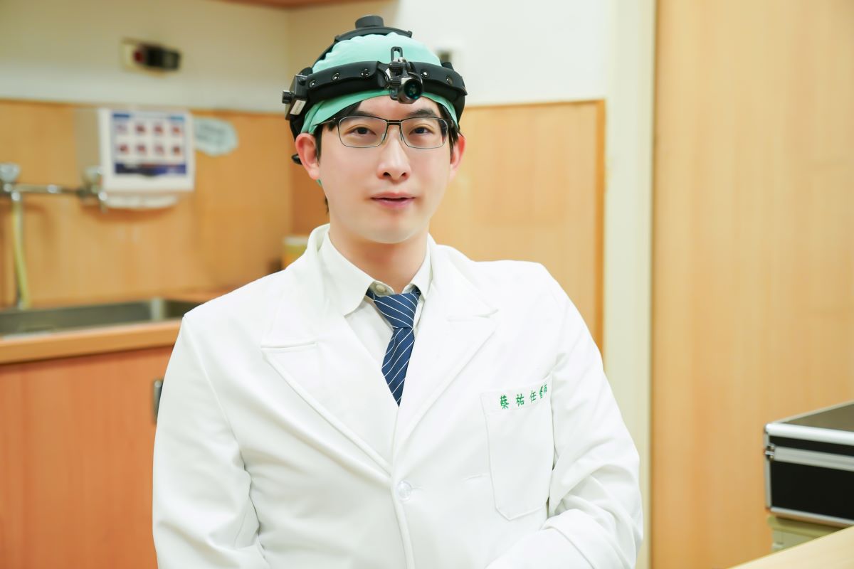 蔡祐任醫師看診示意照。